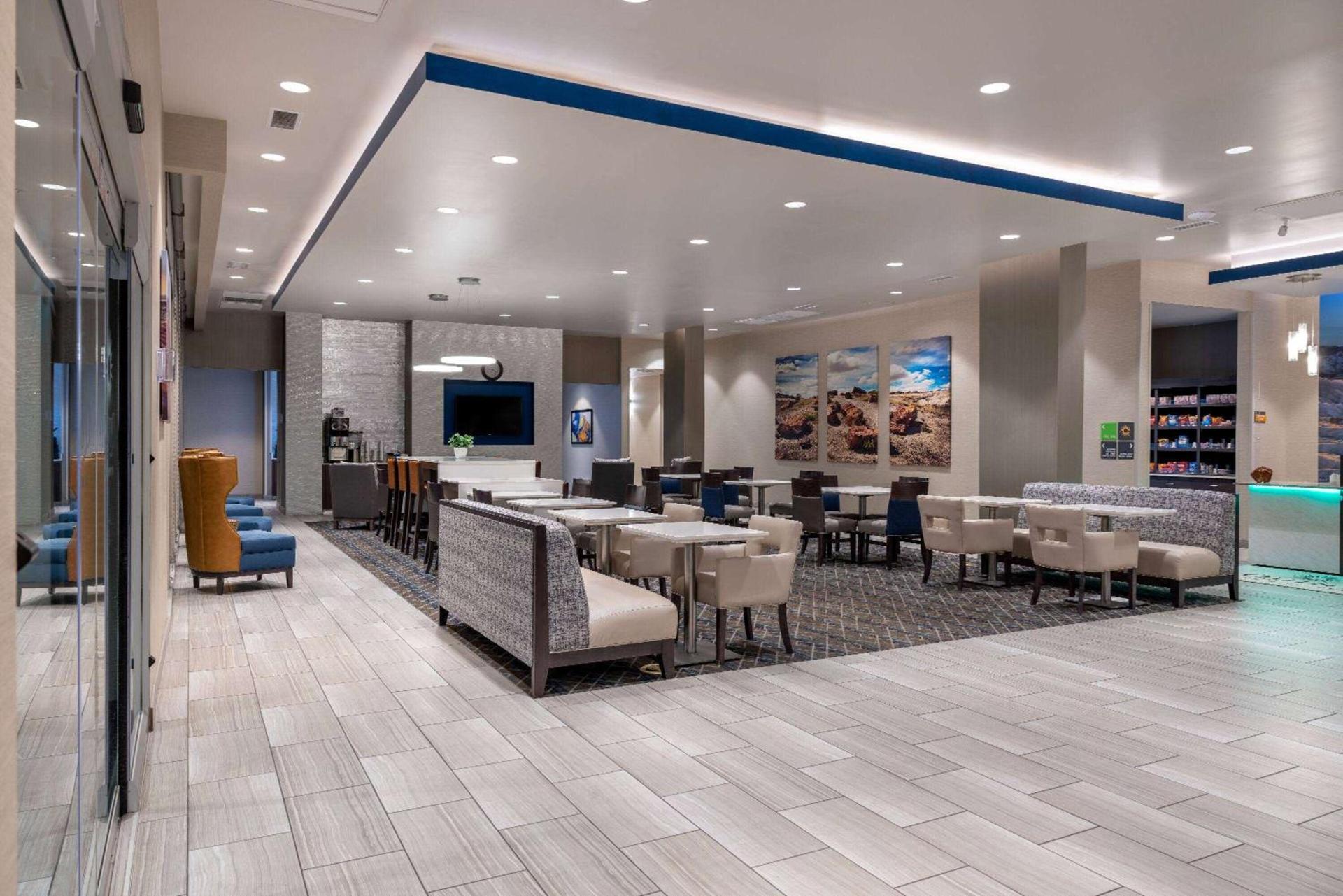 La Quinta Inn & Suites by Wyndham Holbrook Petrified Forest photo 8