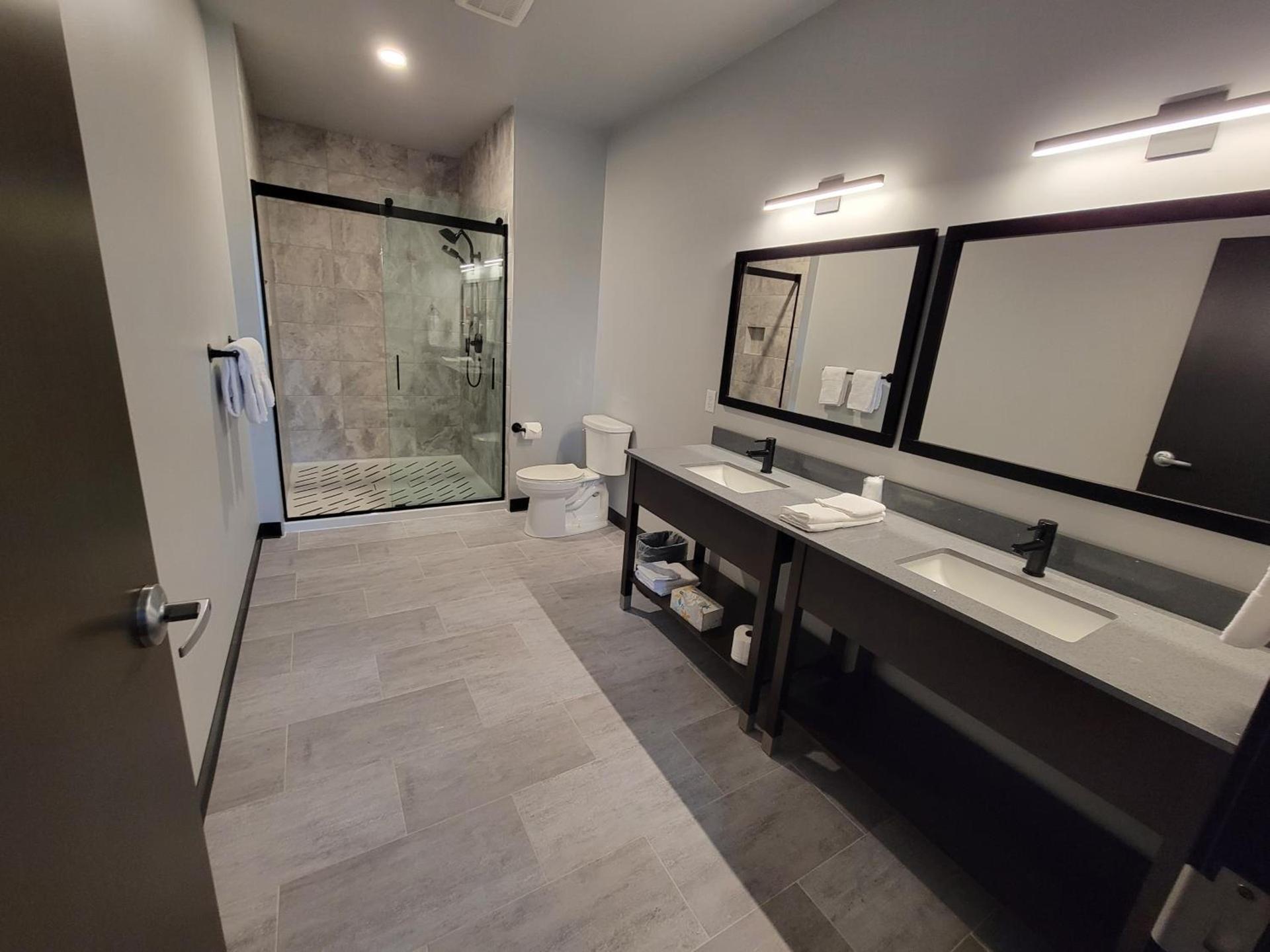 Watershed Hotel photo 28