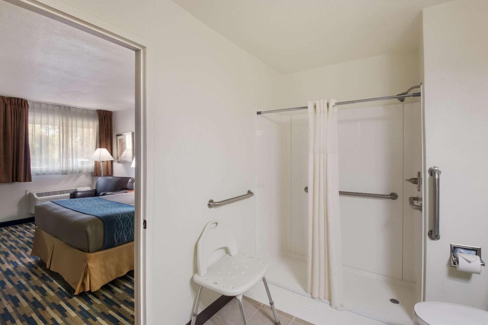 Rodeway Inn Fort Morgan photo 10