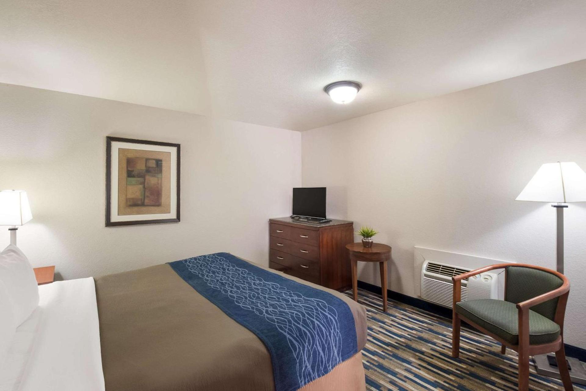 Rodeway Inn Fort Morgan photo 29