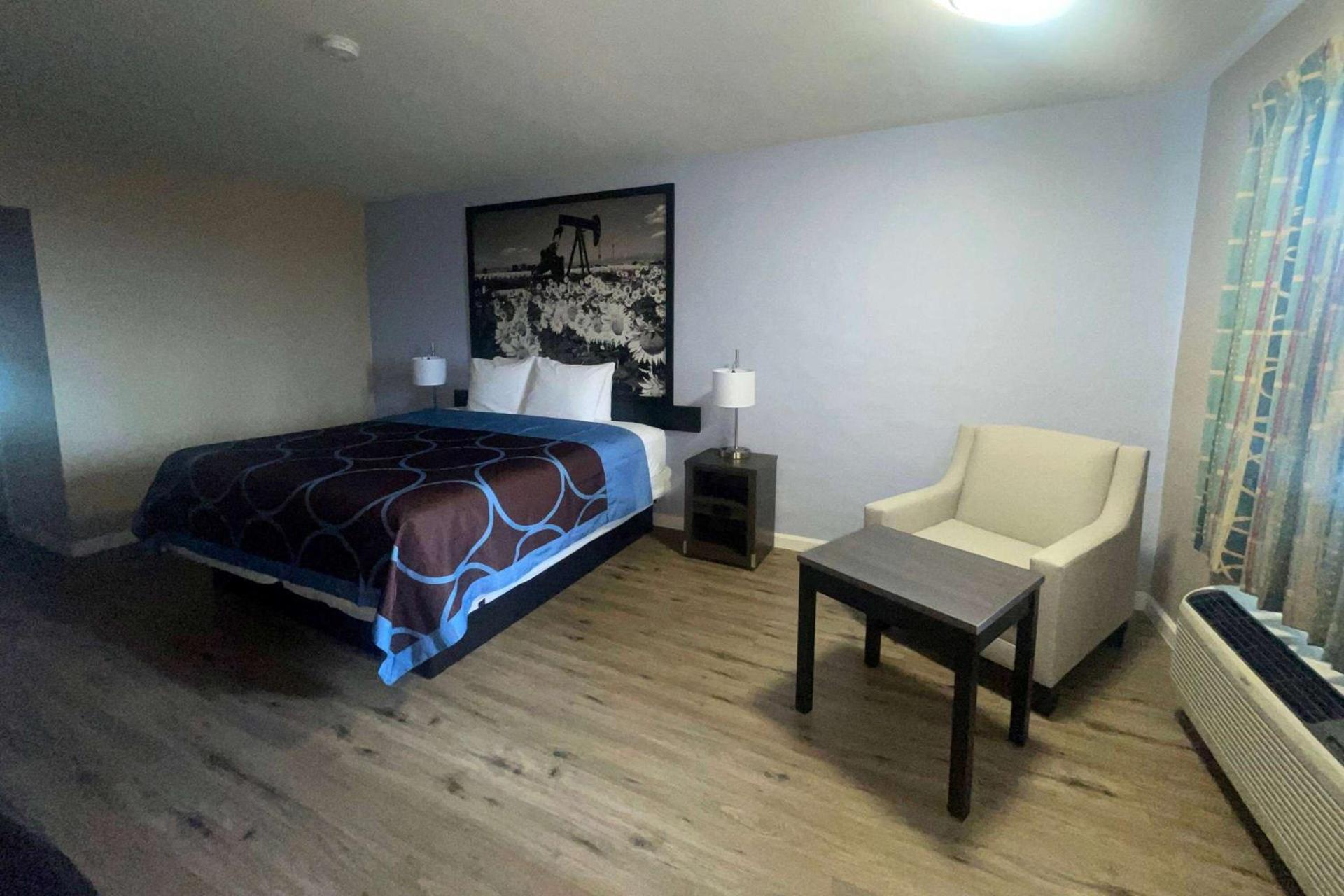 Super 8 by Wyndham Victoria - South - Hwy 59 photo 8