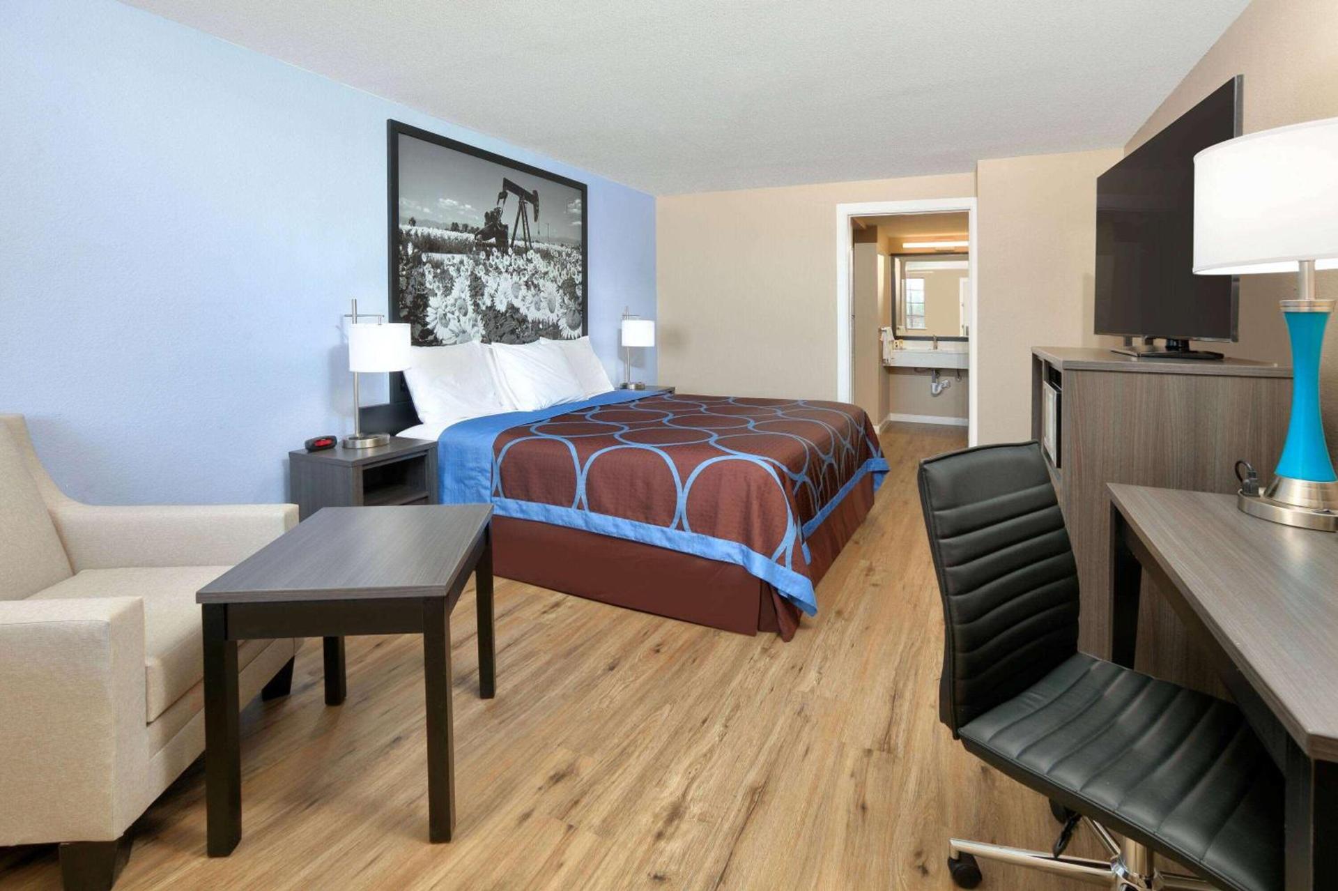 Super 8 by Wyndham Victoria - South - Hwy 59 photo 26