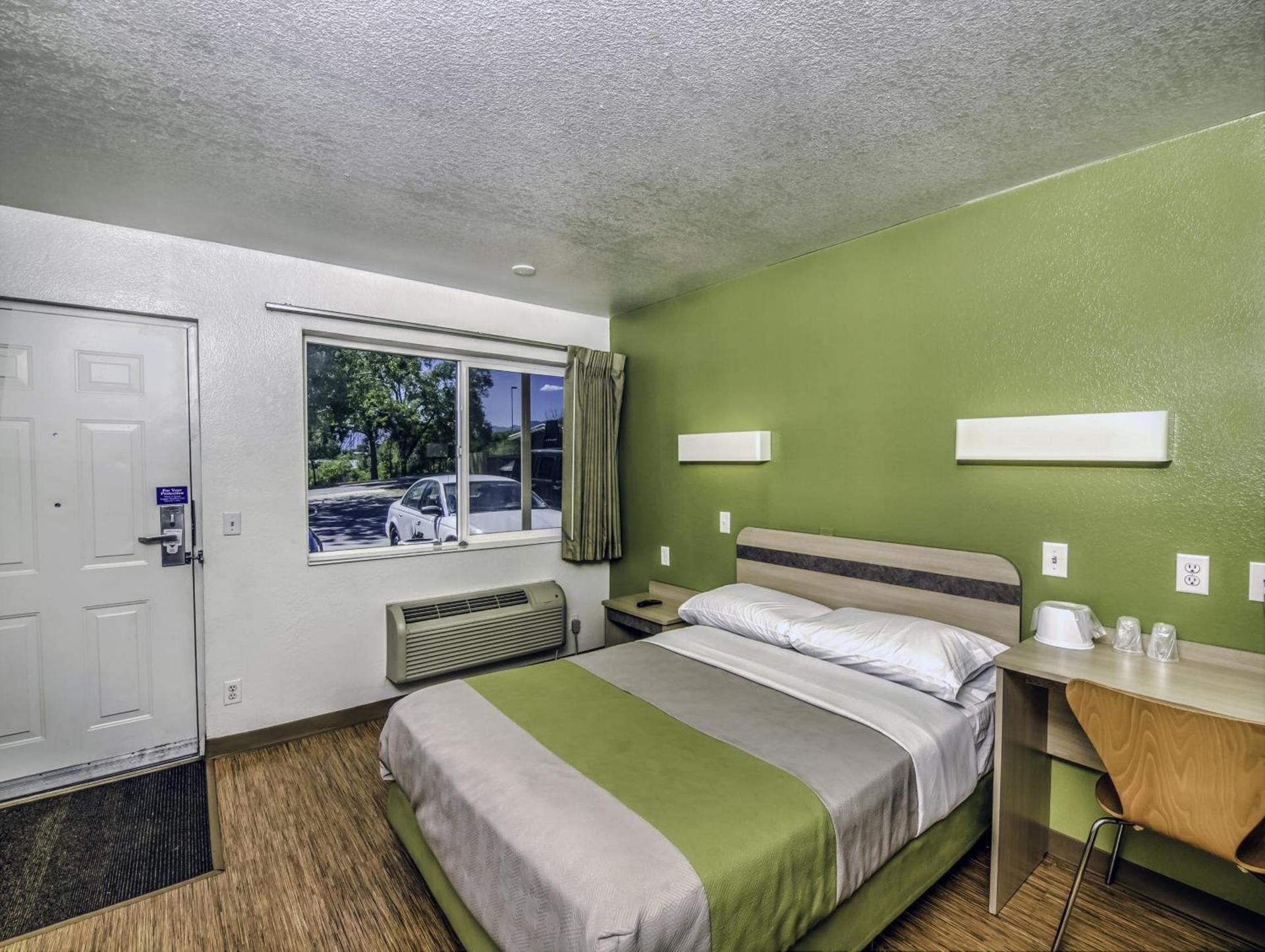 Motel 6 Colorado Springs, CO – South/Metro Area photo 13