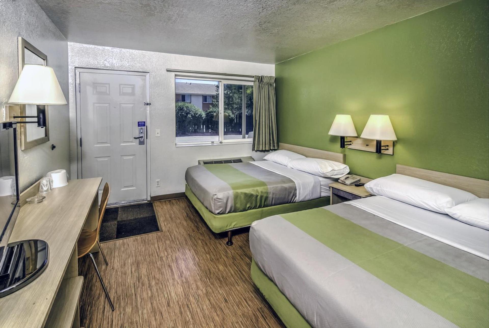 Motel 6 Colorado Springs, CO – South/Metro Area photo 18