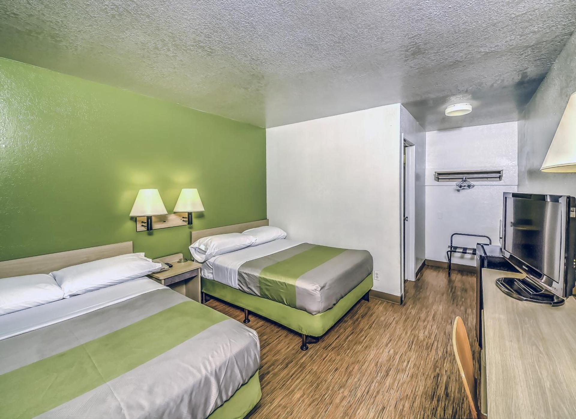 Motel 6 Colorado Springs, CO – South/Metro Area photo 14