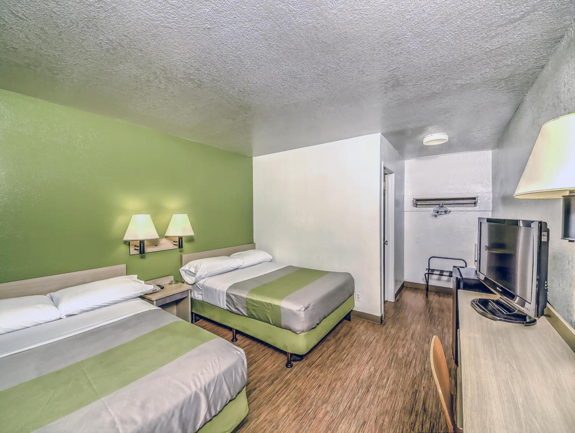 Motel 6 Colorado Springs, CO – South/Metro Area photo 19