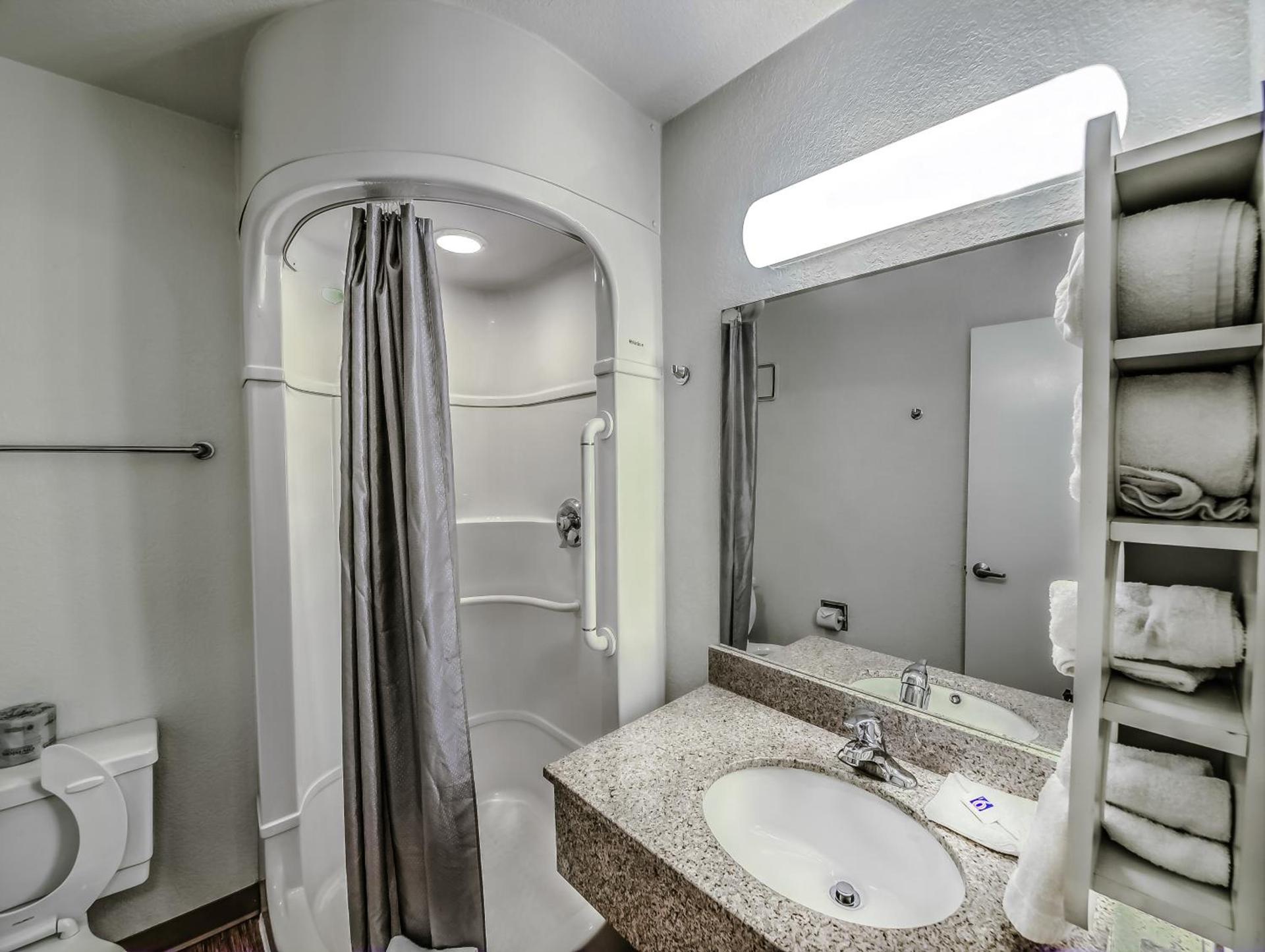 Motel 6 Colorado Springs, CO – South/Metro Area photo 22