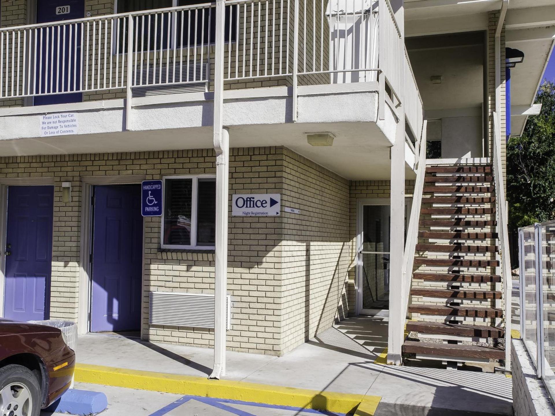 Motel 6 Colorado Springs, CO – South/Metro Area photo 12