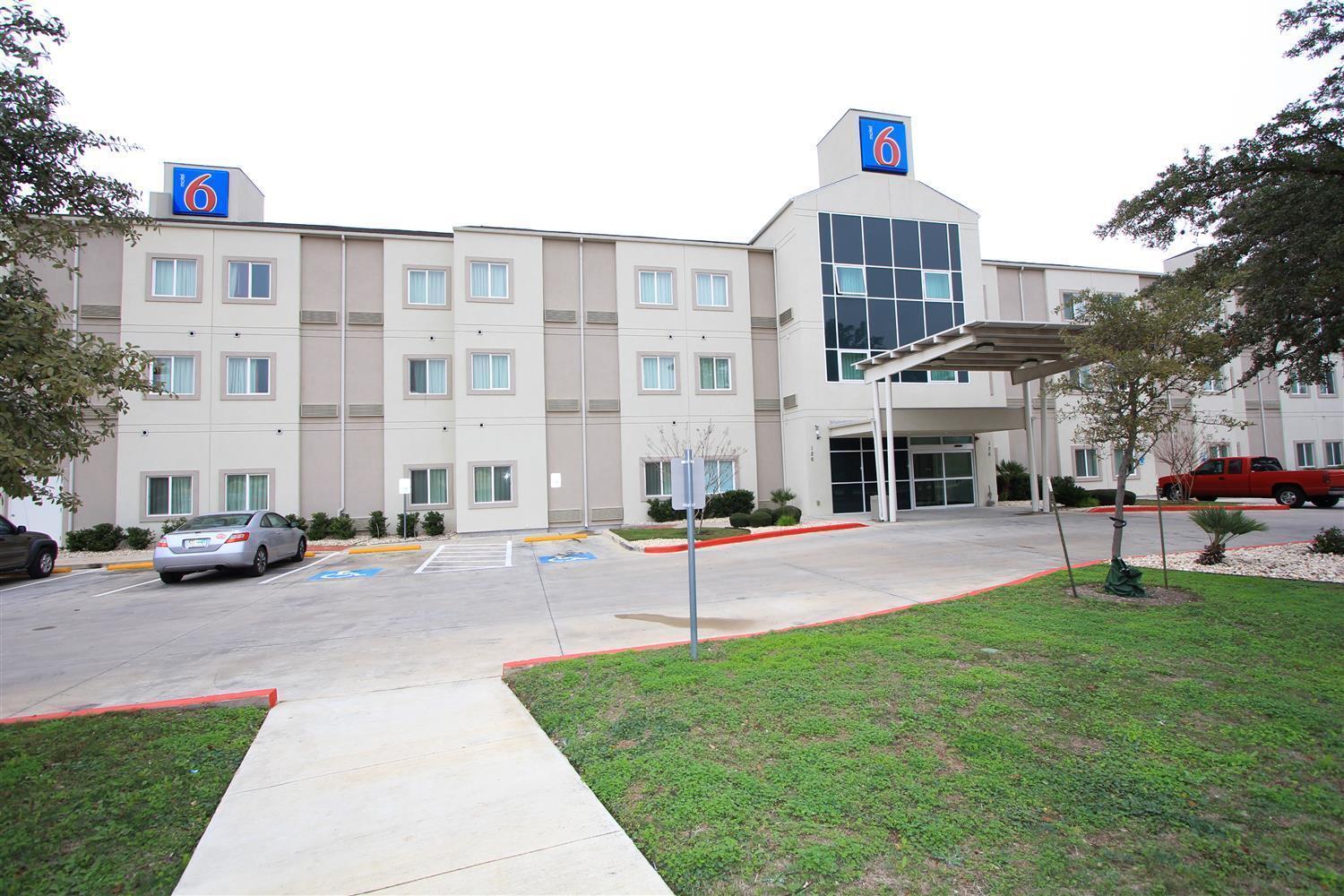 Baymont by Wyndham San Antonio Airport photo 25