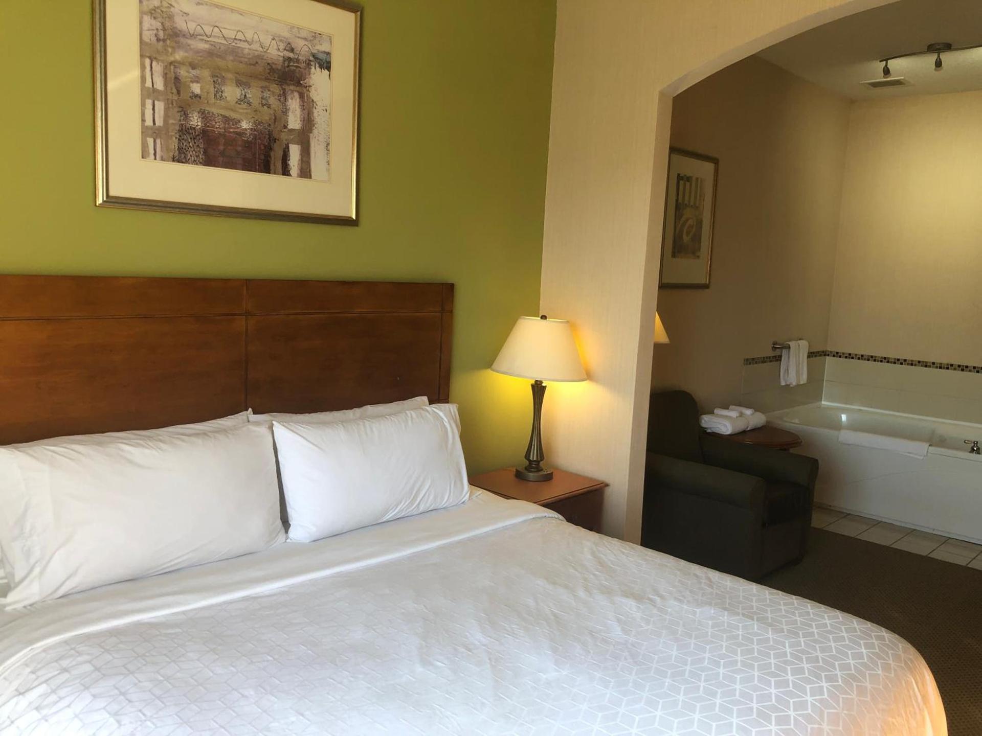 Holiday Inn Express Hotel & Suites Howell by IHG photo 13