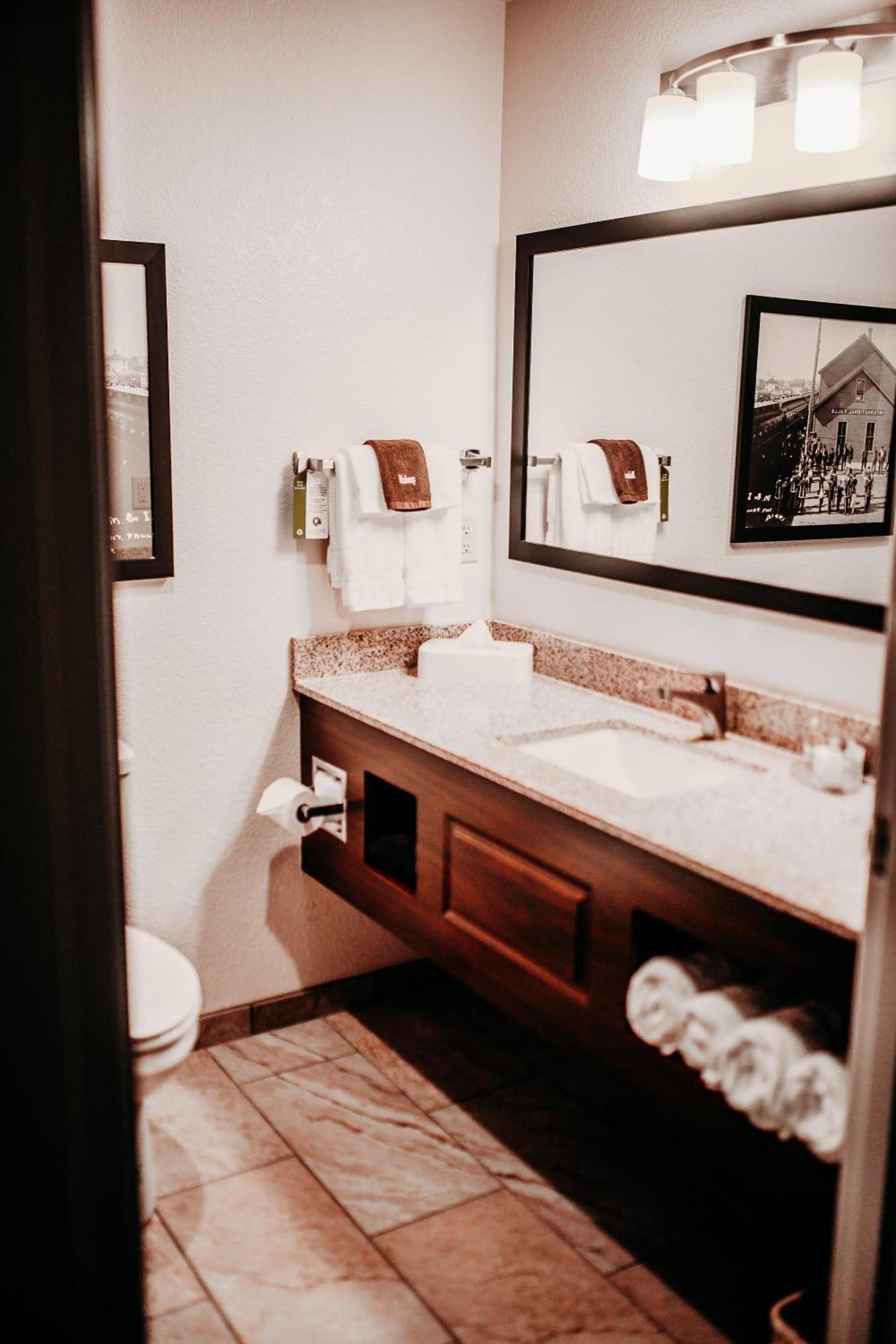 Cobblestone Hotel & Suites International Falls photo 9