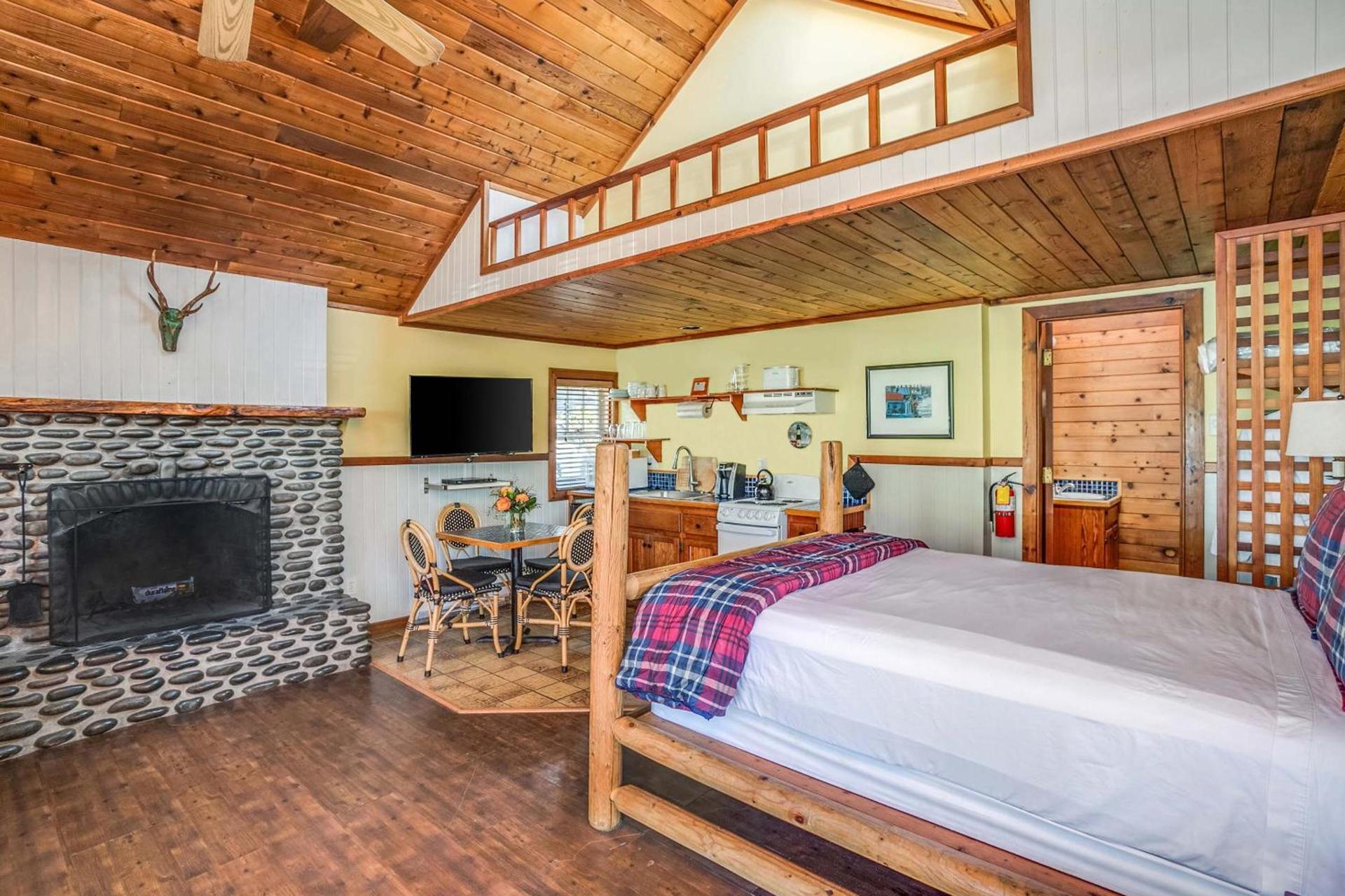Cannon Beach Hotel Collection photo 63