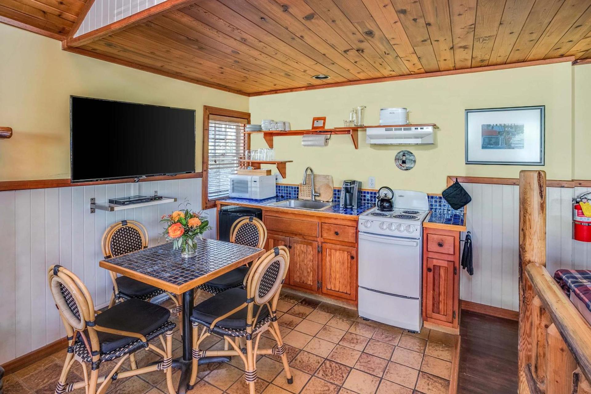Cannon Beach Hotel Collection photo 61