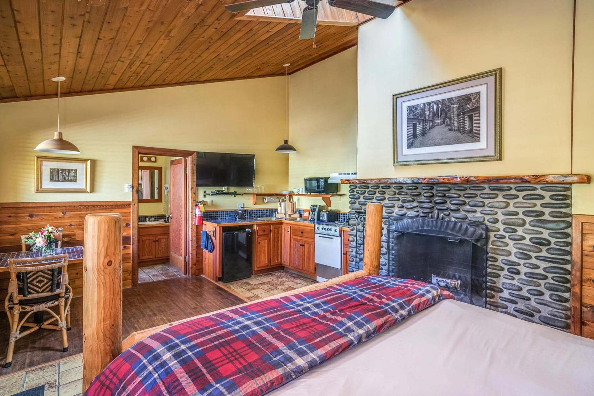 Cannon Beach Hotel Collection photo 65