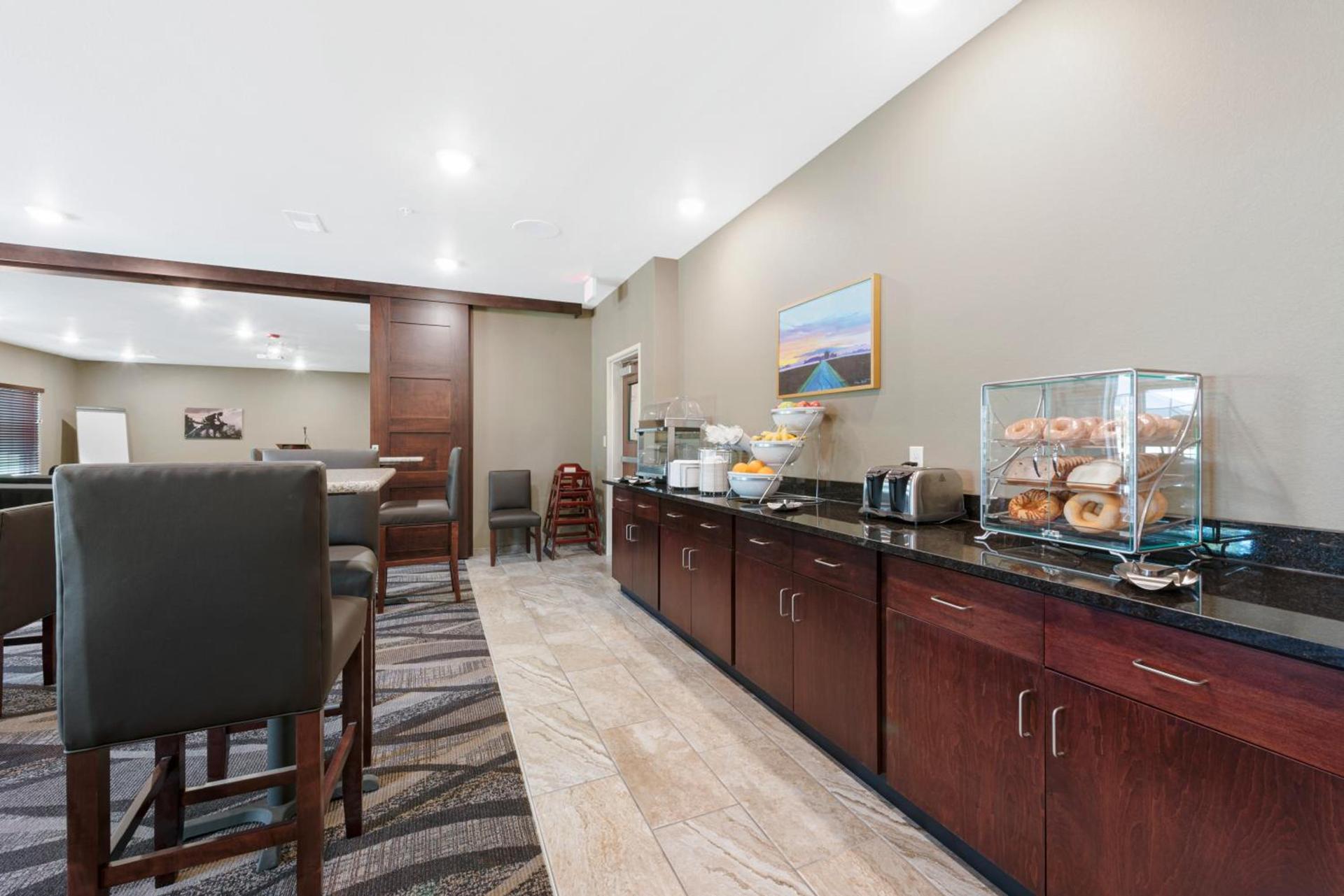 Cobblestone Hotel & Suites - Urbana photo 53