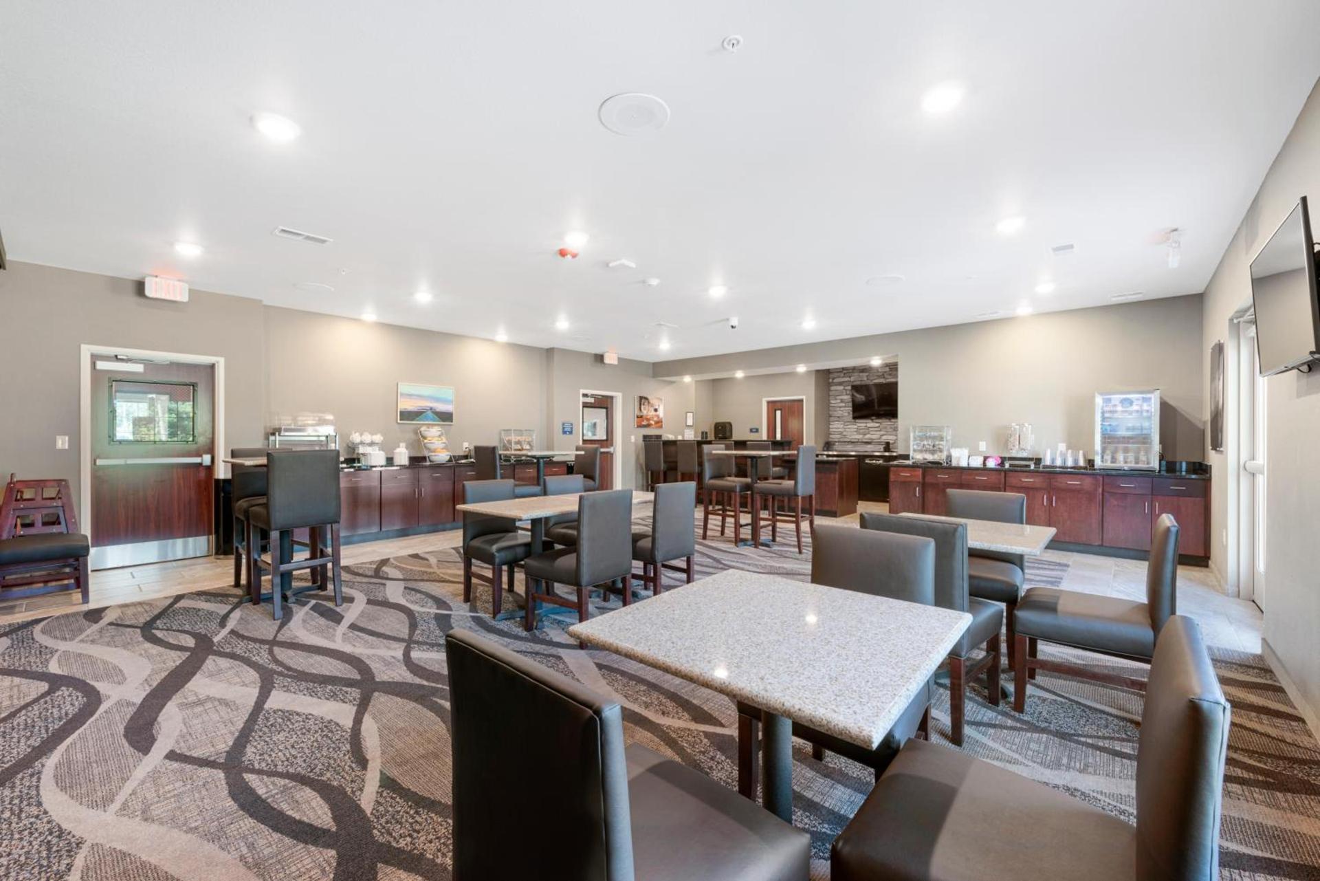 Cobblestone Hotel & Suites - Urbana photo 52