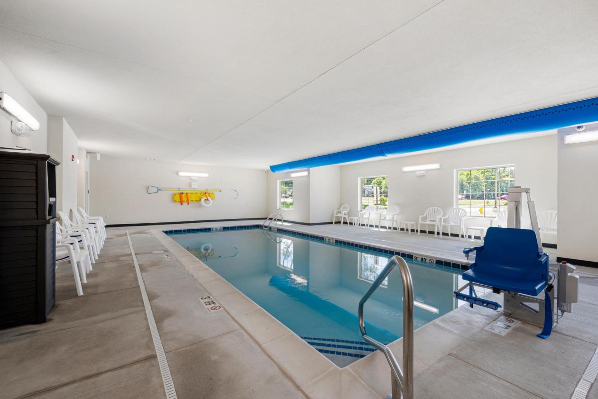 Cobblestone Hotel & Suites - Urbana photo 49
