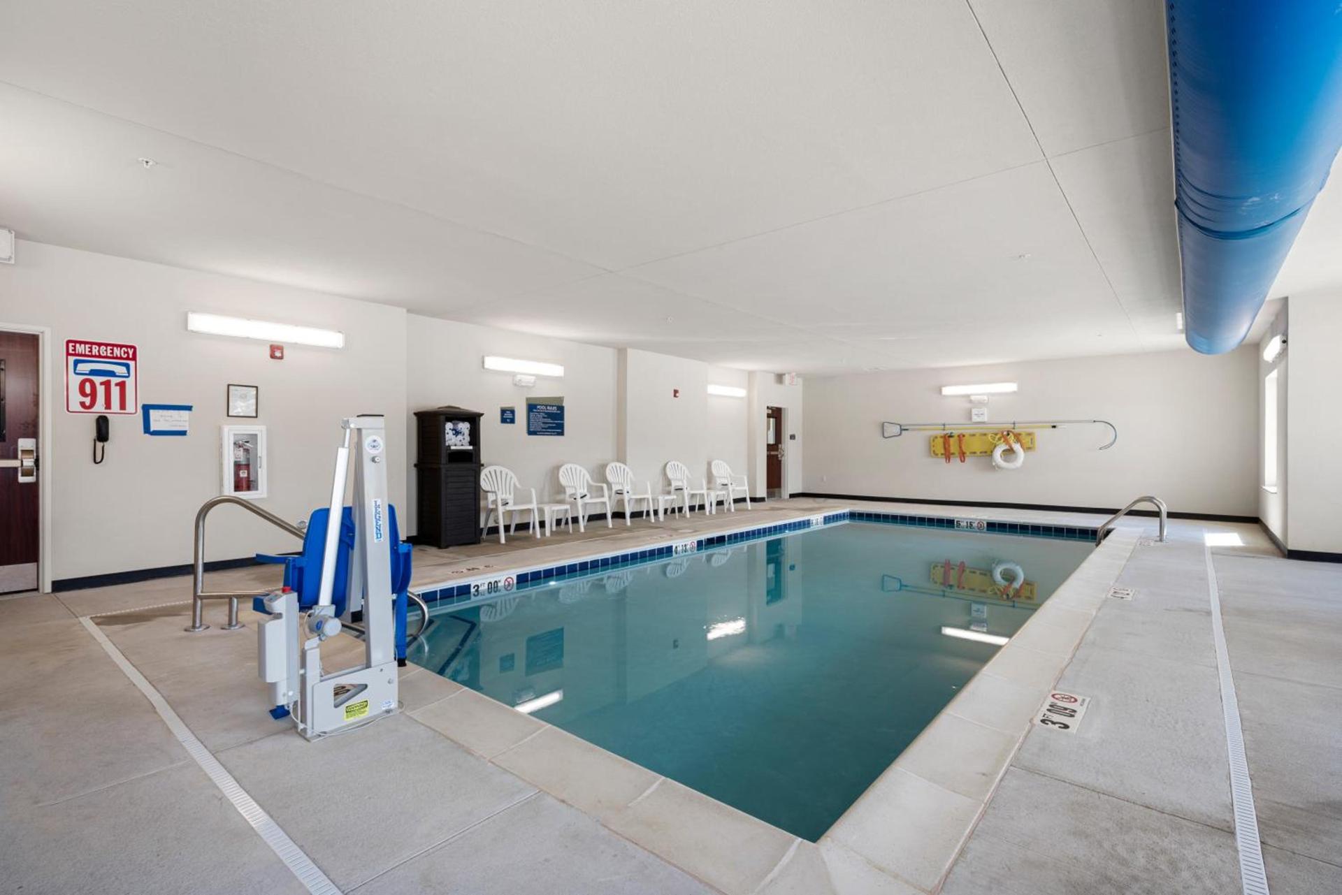 Cobblestone Hotel & Suites - Urbana photo 50