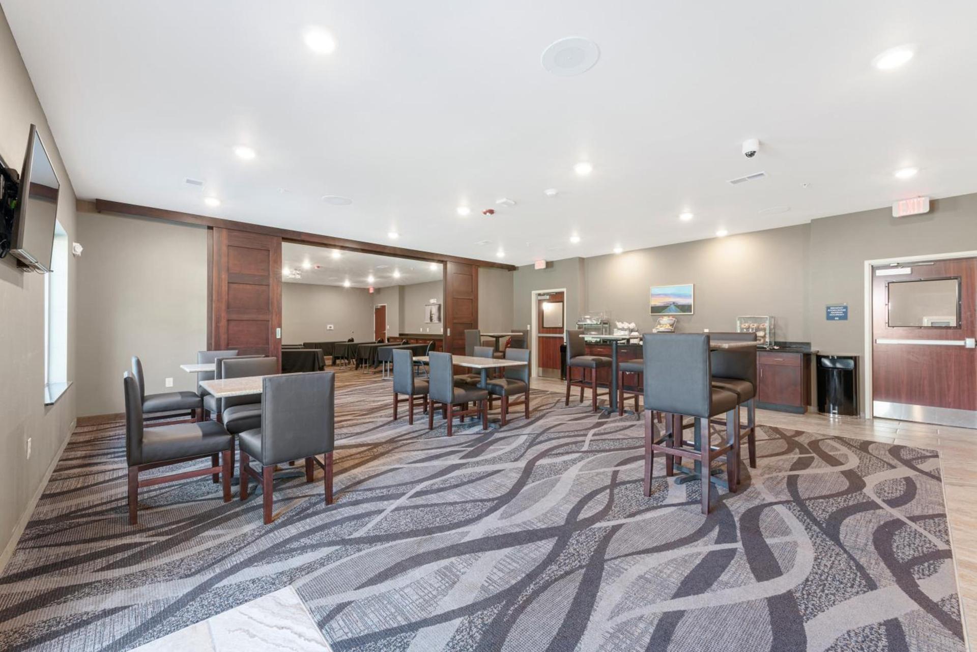 Cobblestone Hotel & Suites - Urbana photo 48