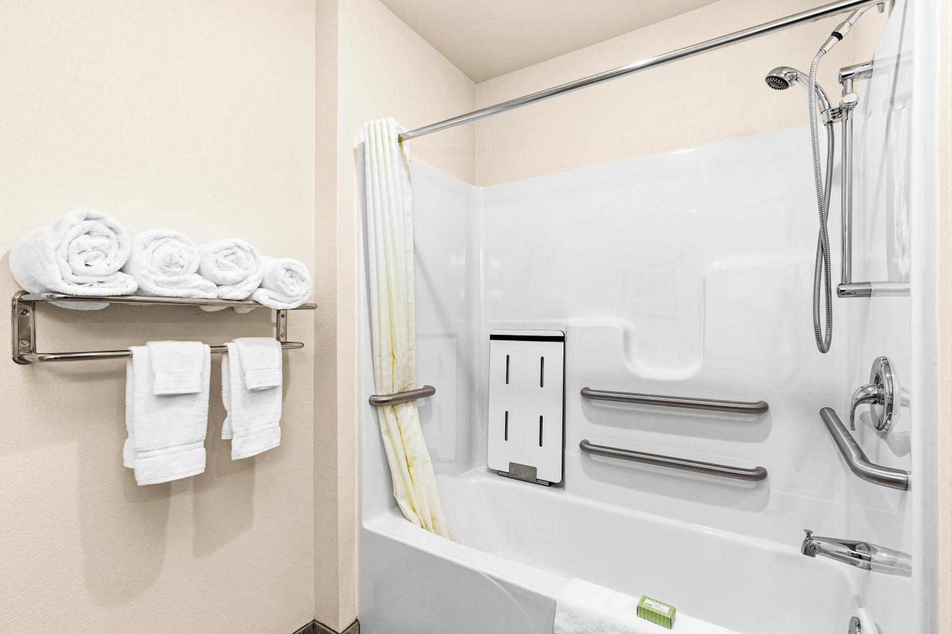 Cobblestone Hotel & Suites International Falls photo 42