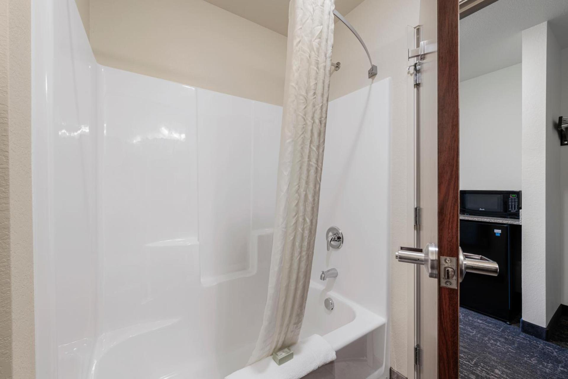 Cobblestone Hotel & Suites - Urbana photo 54