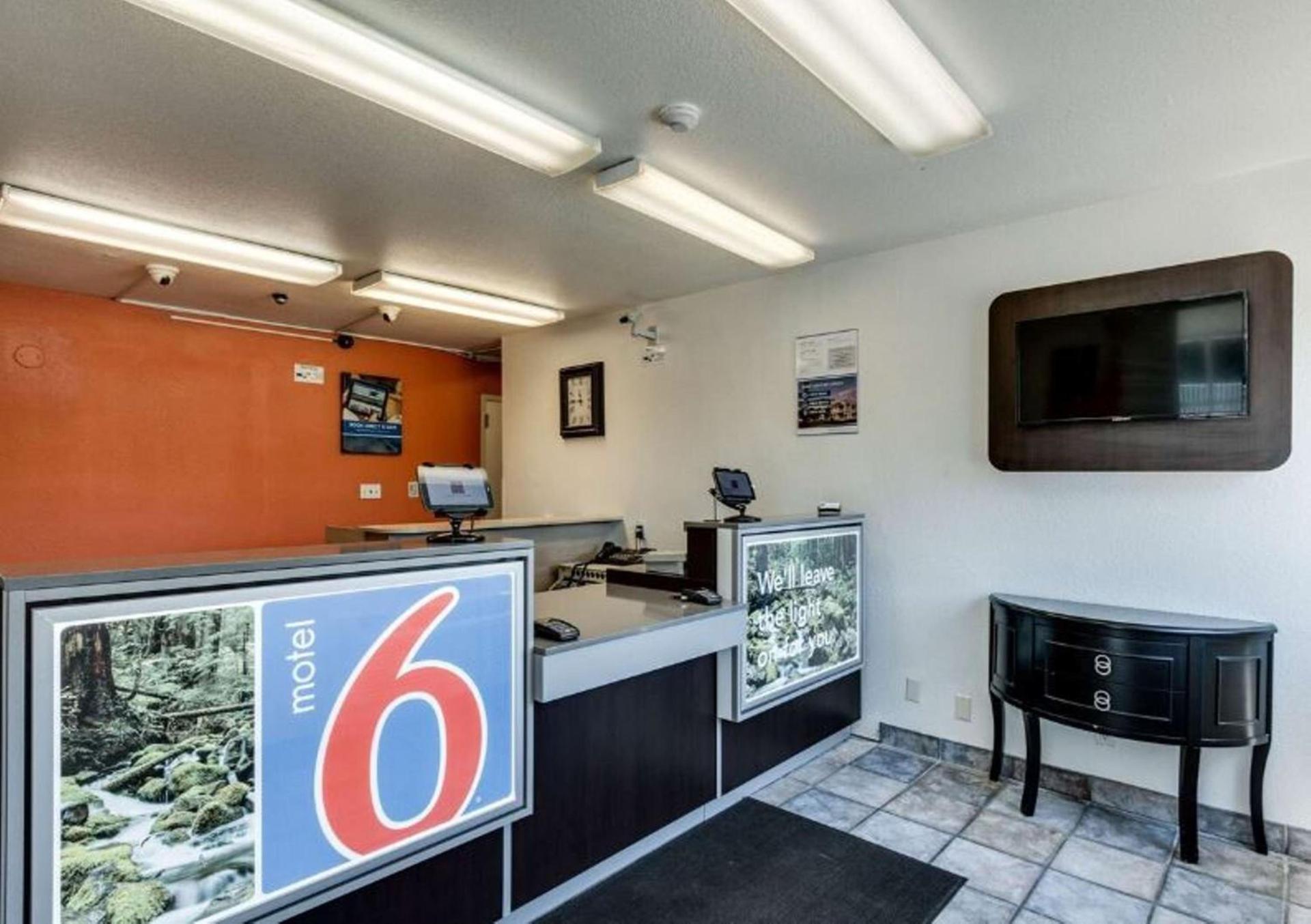Motel 6-Spokane, WA - West photo 8