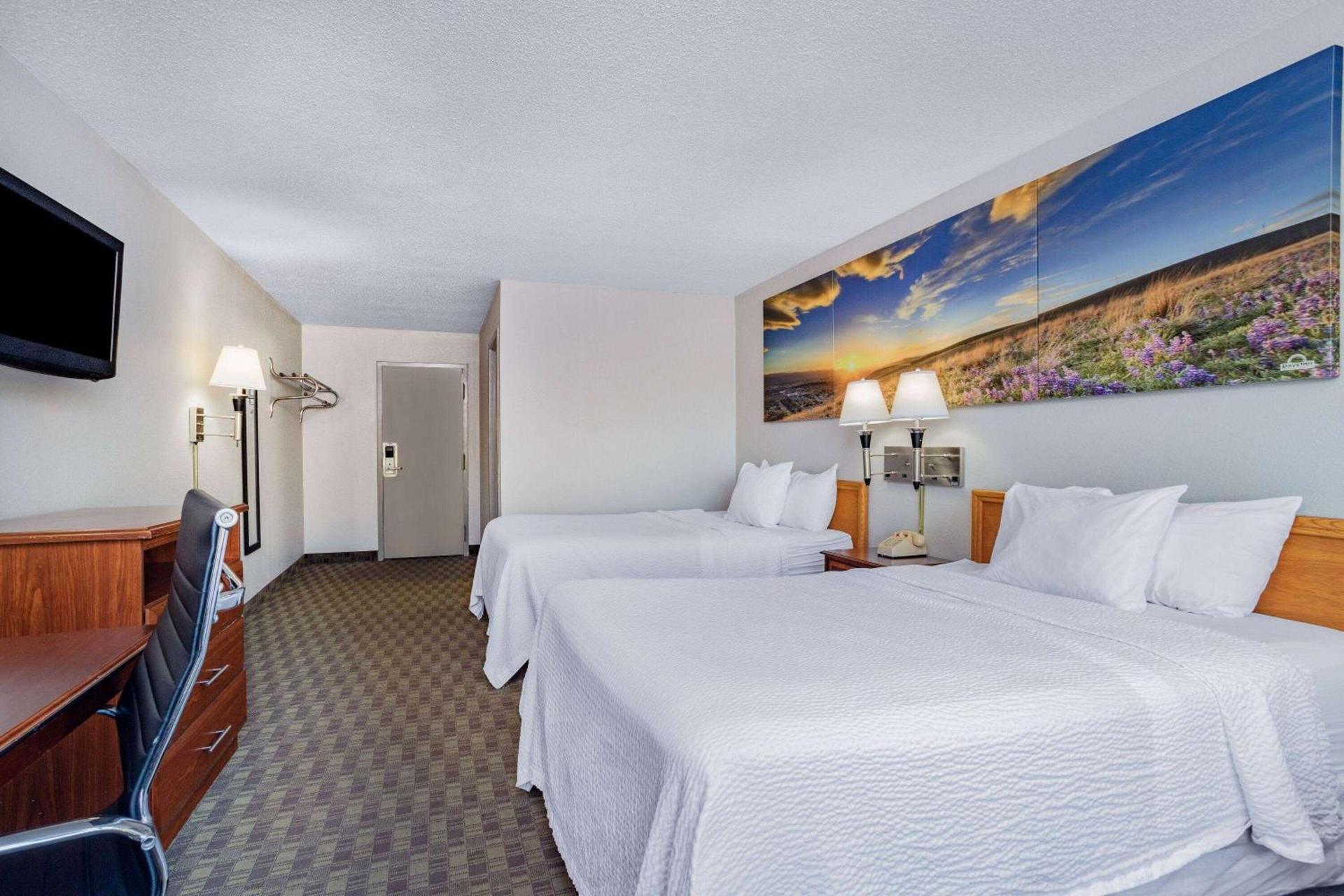 Days Inn by Wyndham Cambridge photo 9