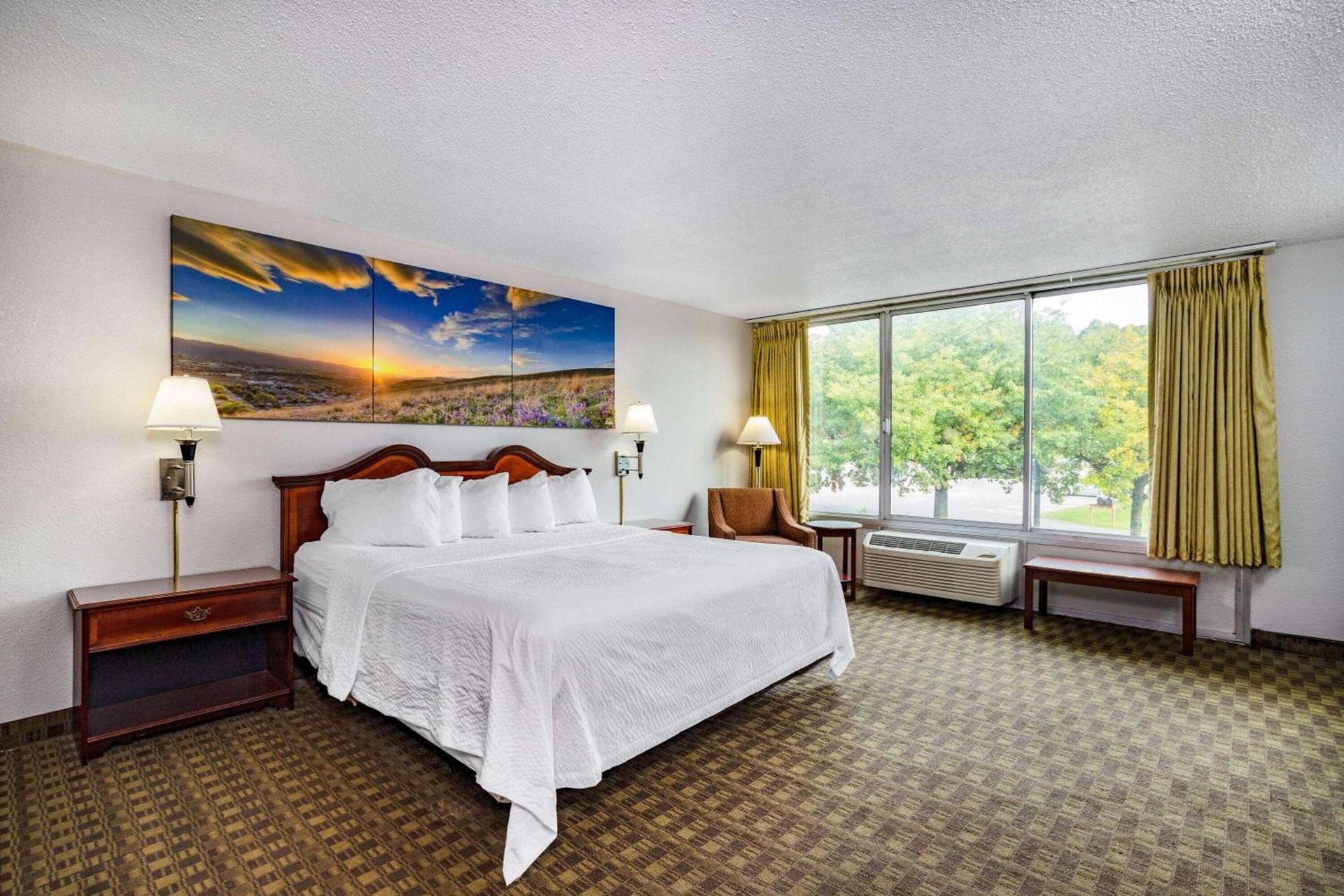 Days Inn by Wyndham Cambridge photo 10