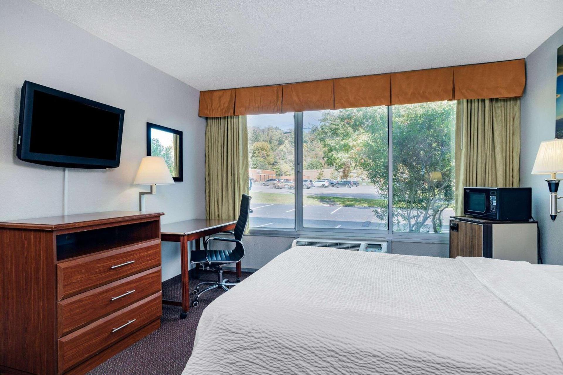 Days Inn by Wyndham Cambridge photo 13