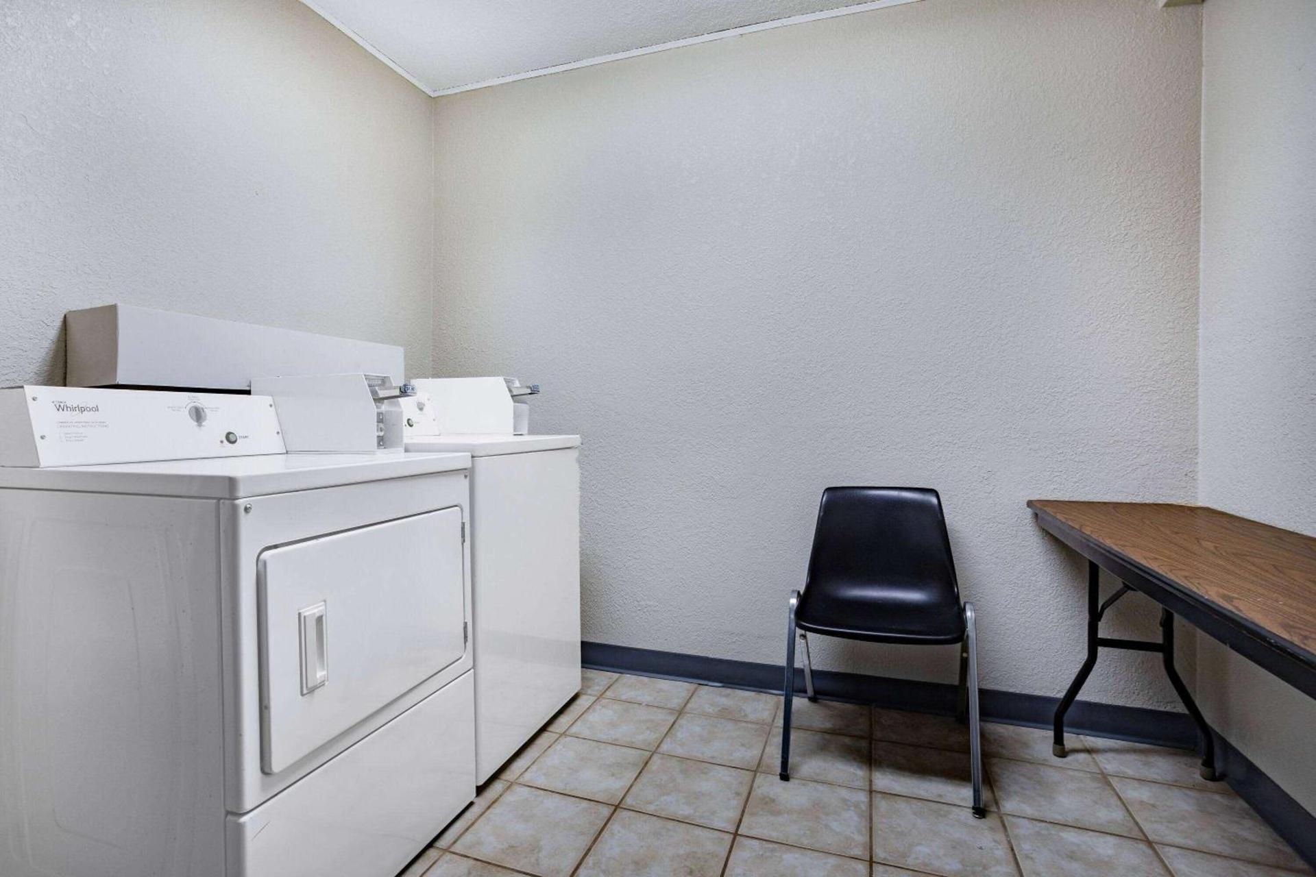 Days Inn by Wyndham Cambridge photo 19