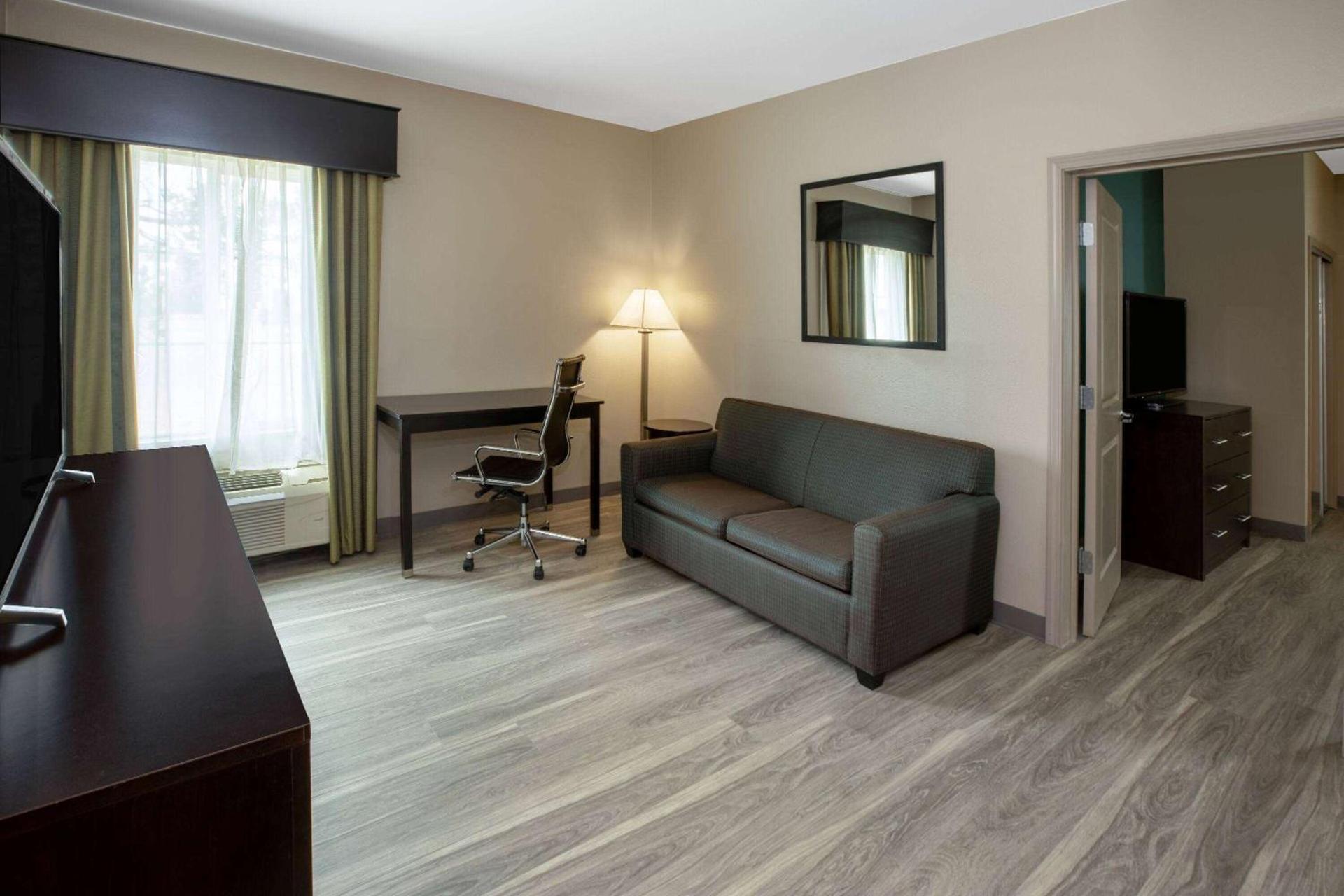 La Quinta Inn & Suites by Wyndham Durant photo 9