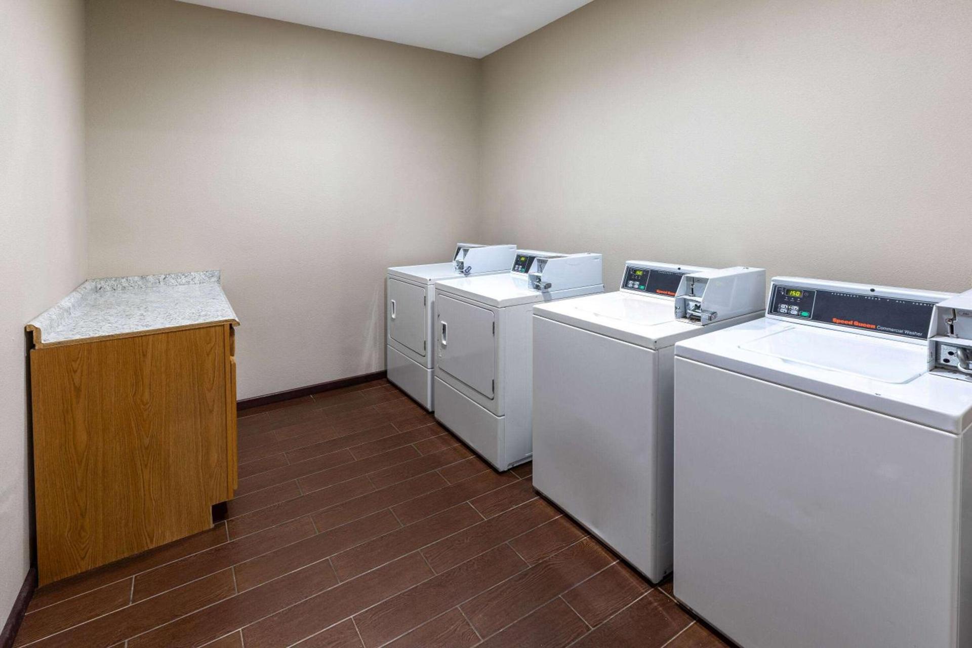 La Quinta Inn & Suites by Wyndham Durant photo 61