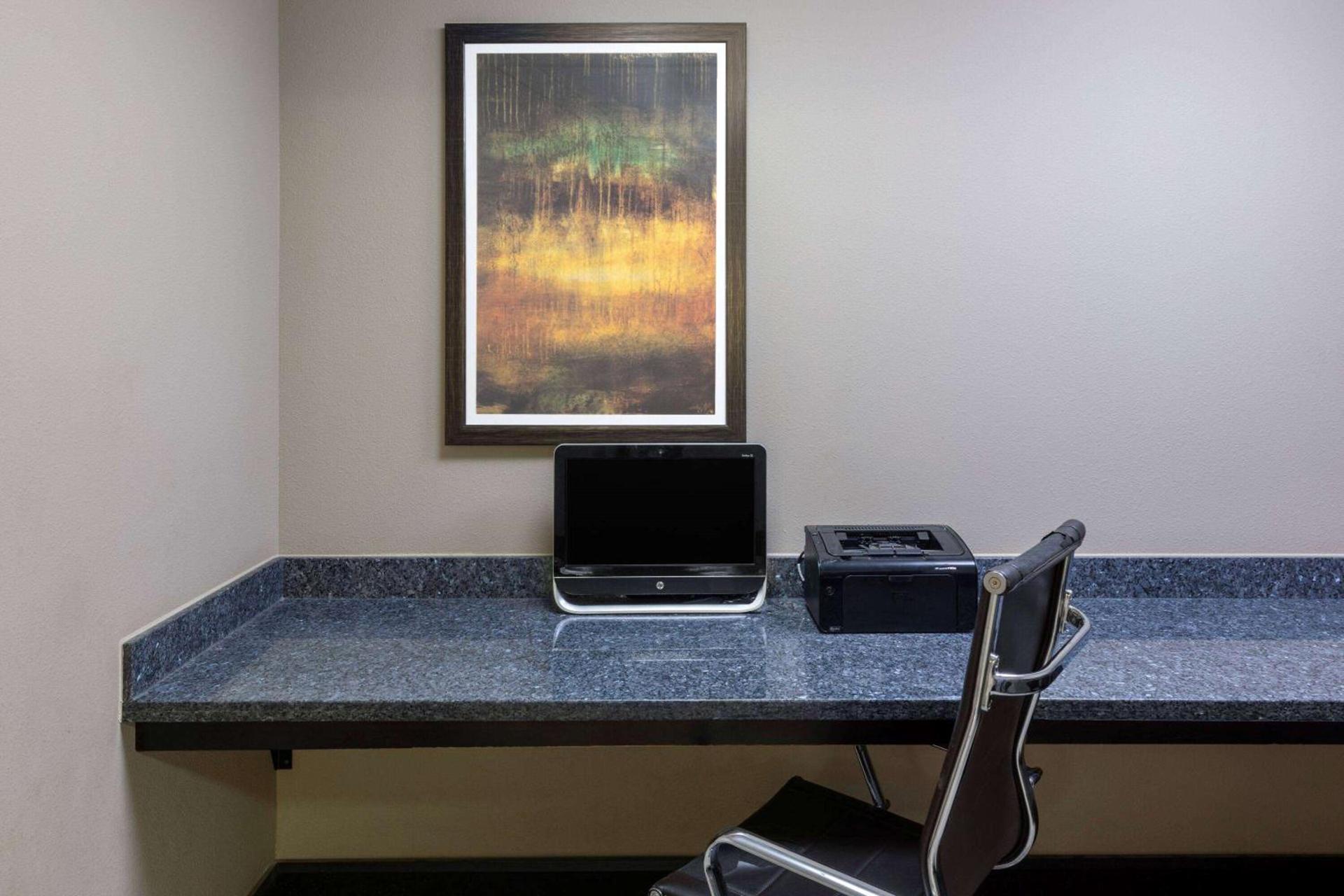 La Quinta Inn & Suites by Wyndham Durant photo 63