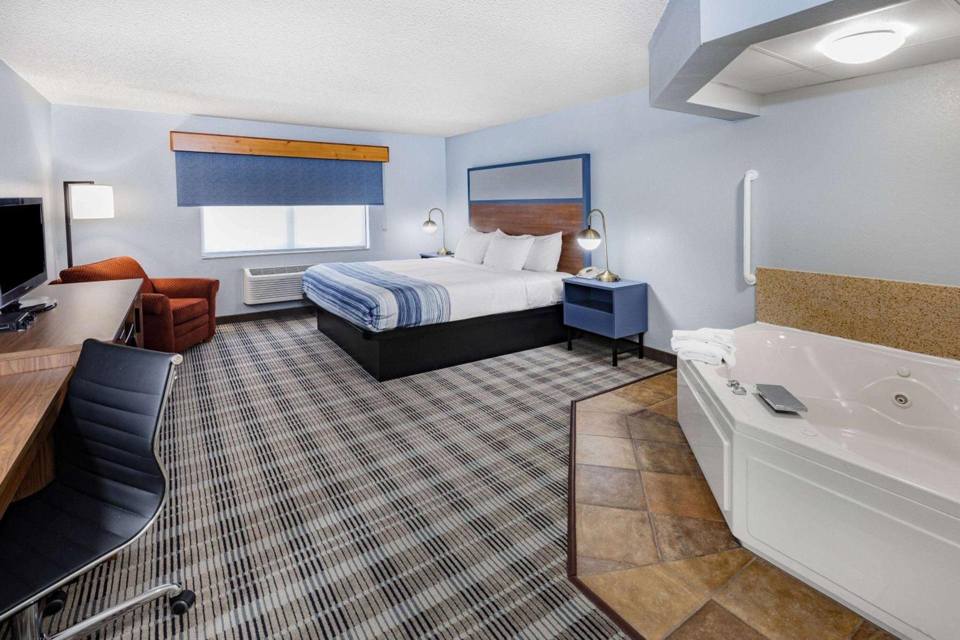 AmericInn by Wyndham Sayre photo 20