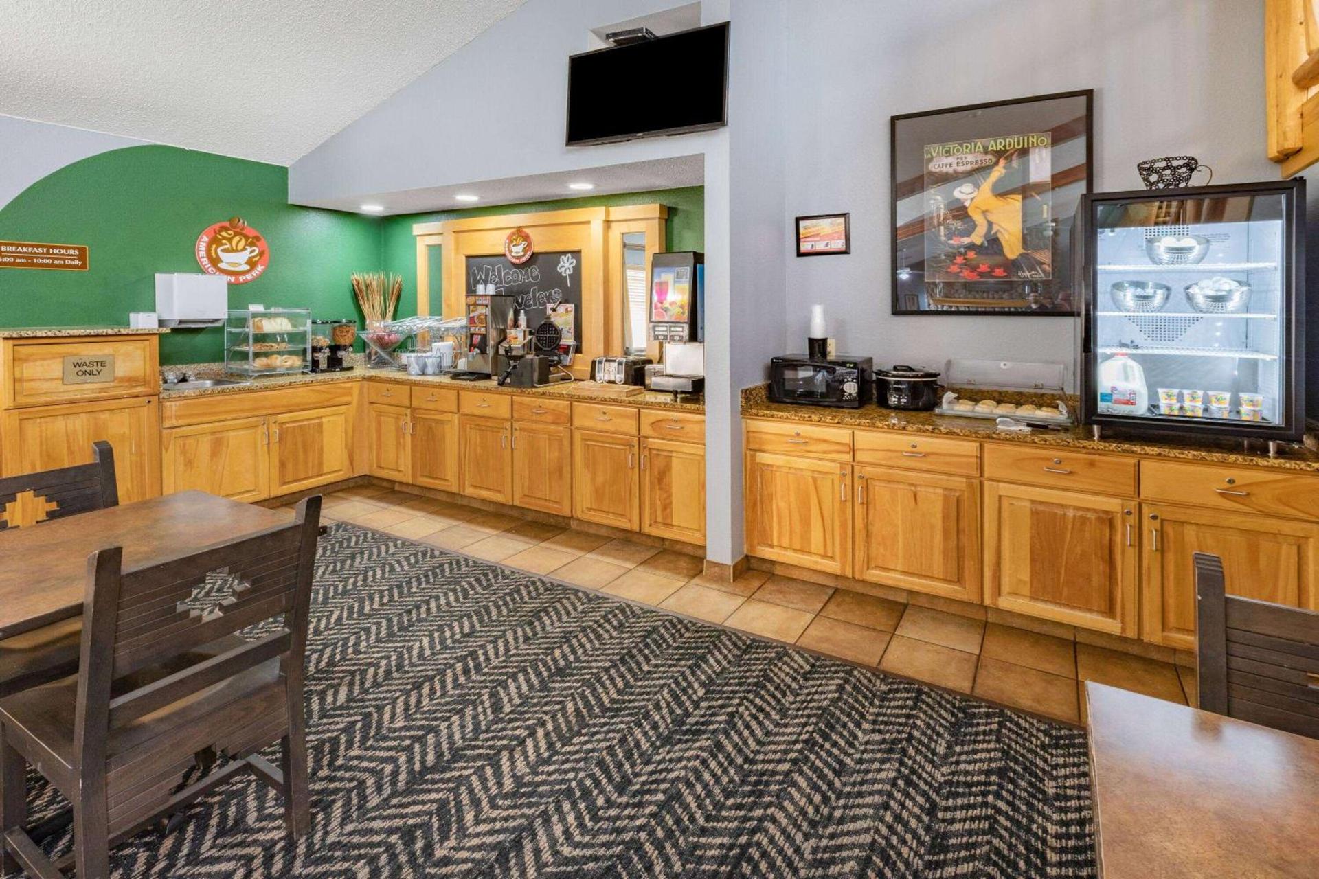 AmericInn by Wyndham Sayre photo 31