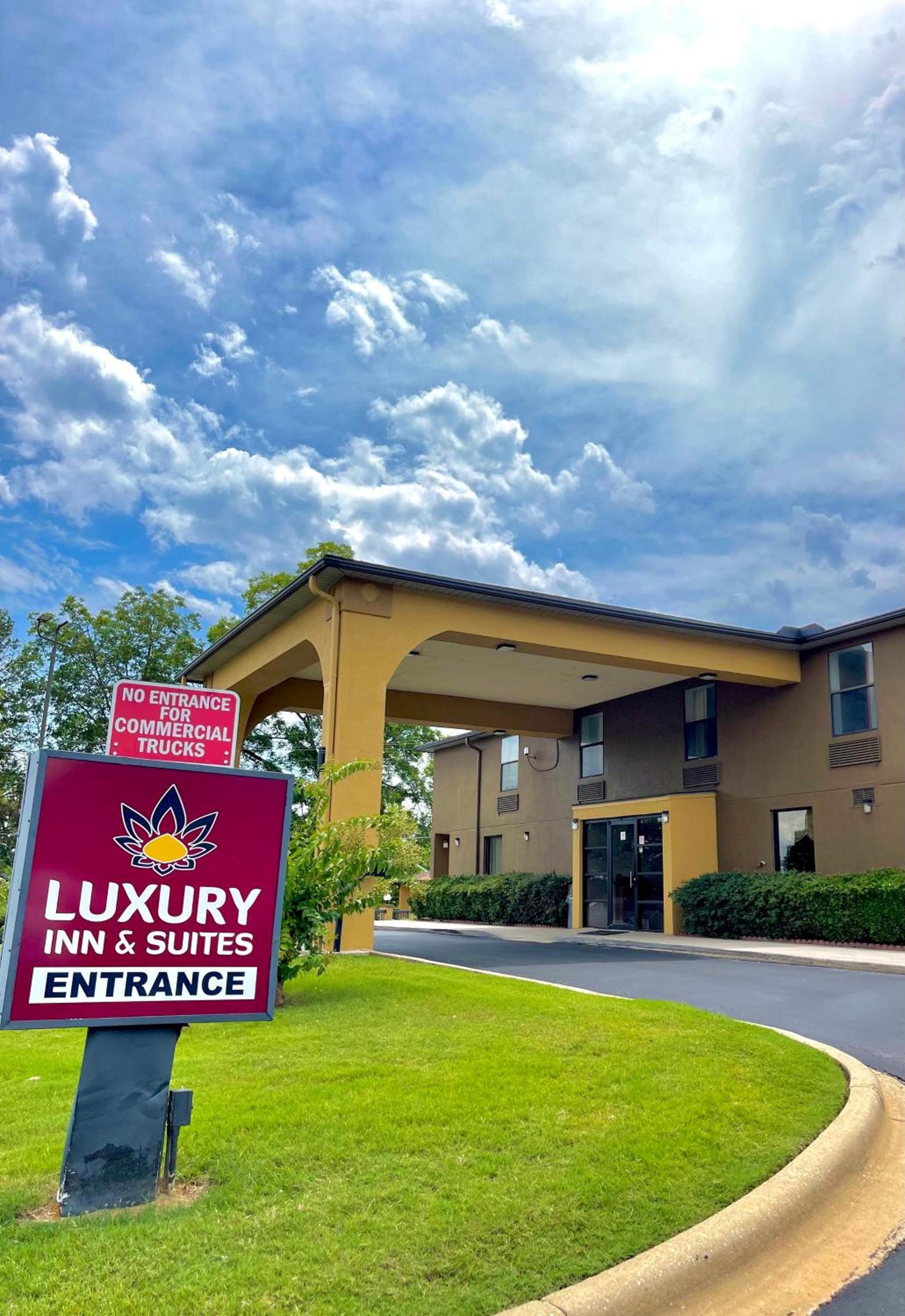 Luxury Inn & Suites photo 2