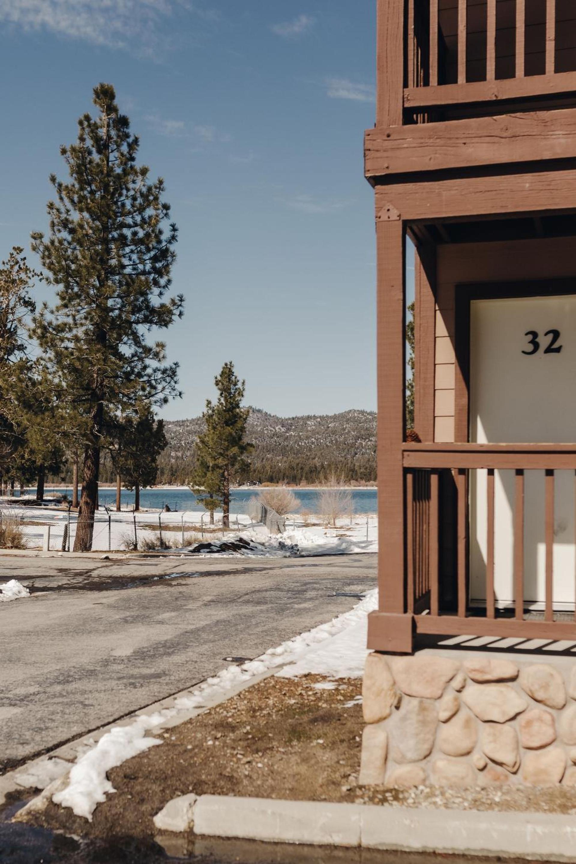 Vintage Lakeside Inn photo 2