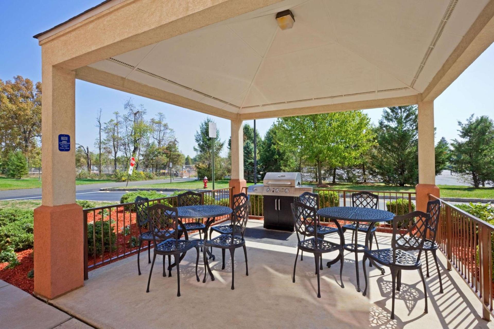 Sonesta Simply Suites Somerset photo 2