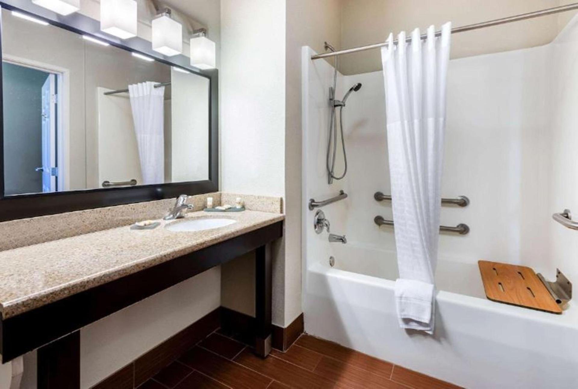 La Quinta by Wyndham Roswell photo 42