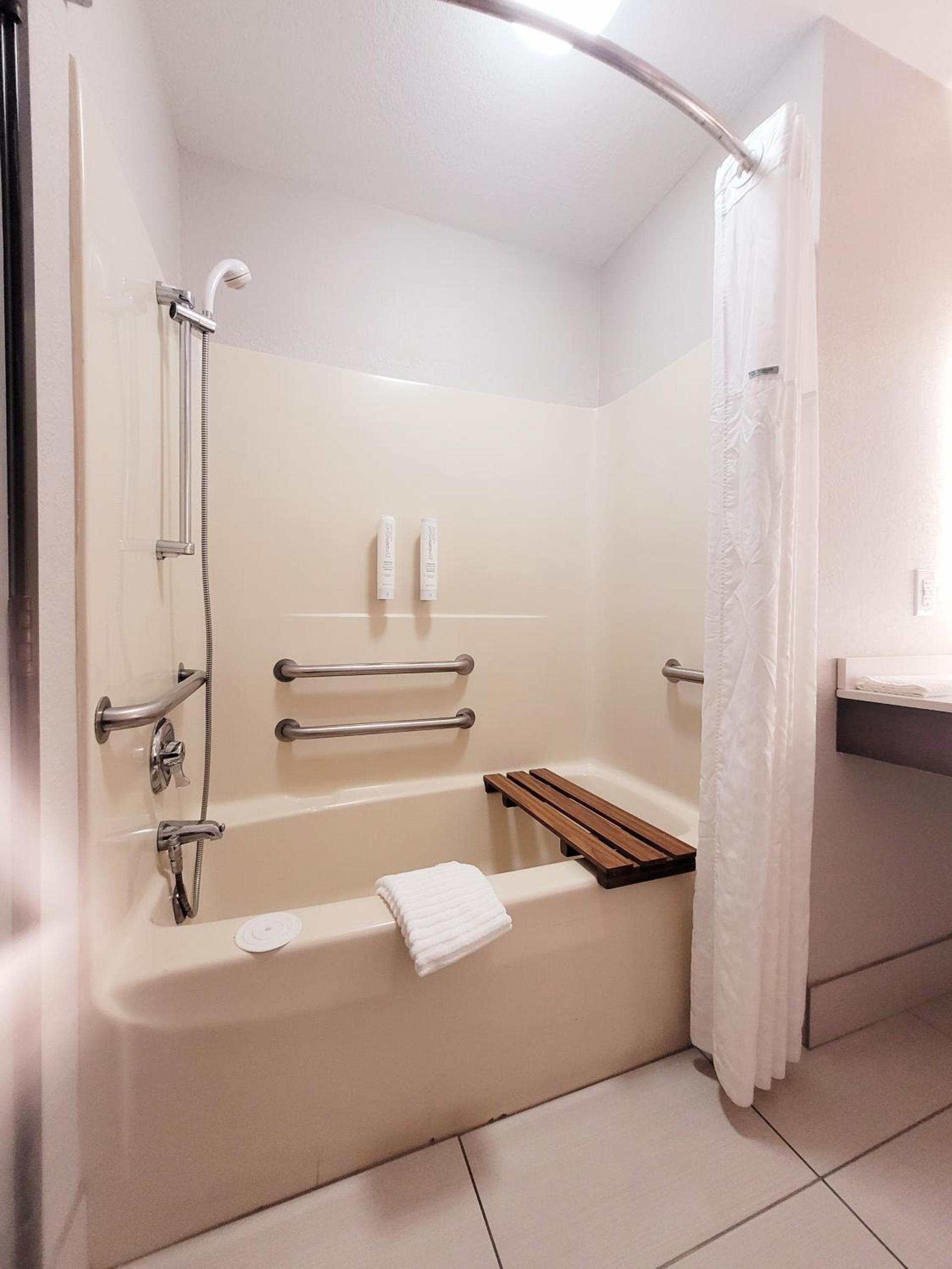 Clarion Pointe Harrodsburg-Danville photo 65