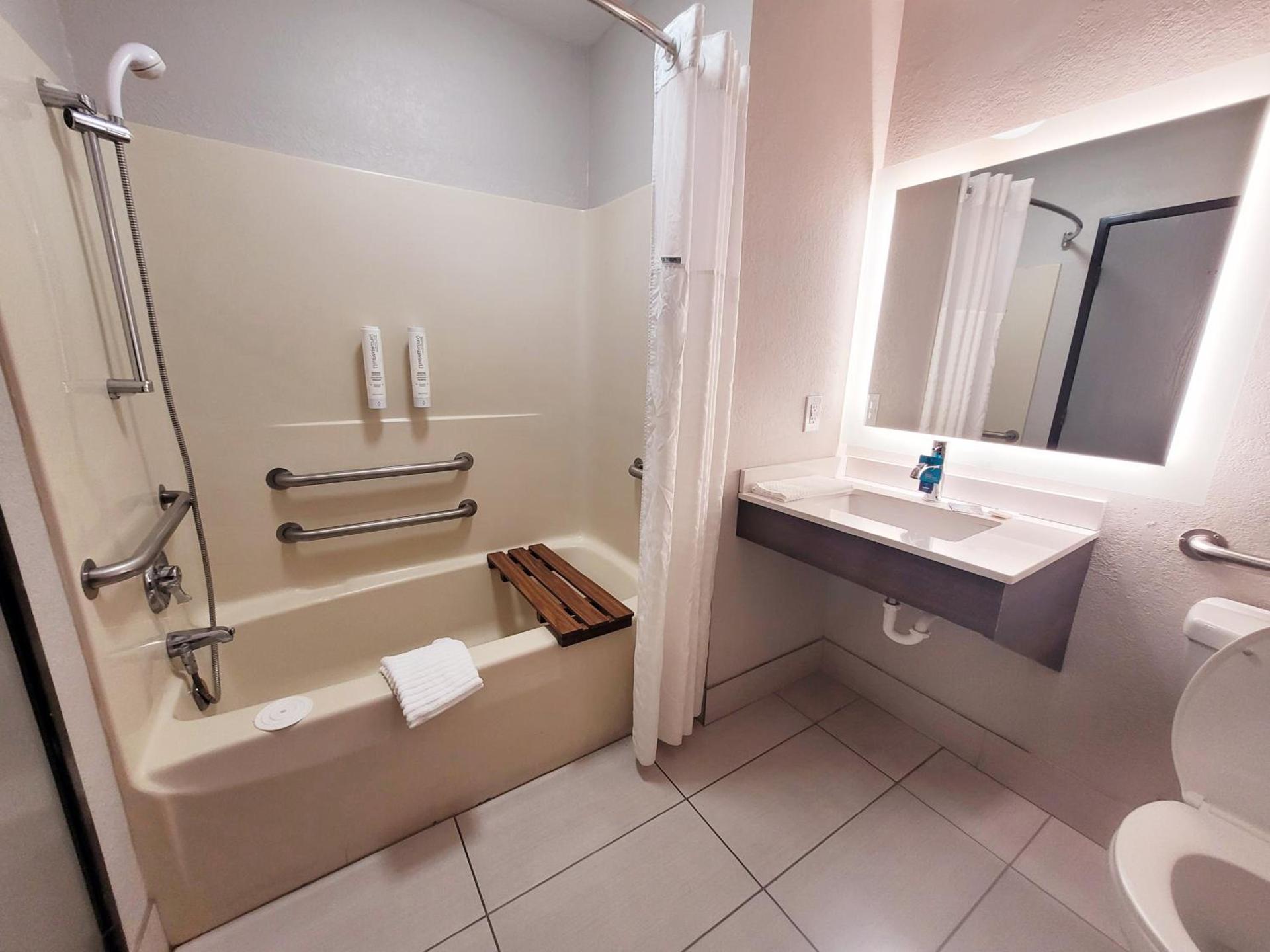 Clarion Pointe Harrodsburg-Danville photo 67