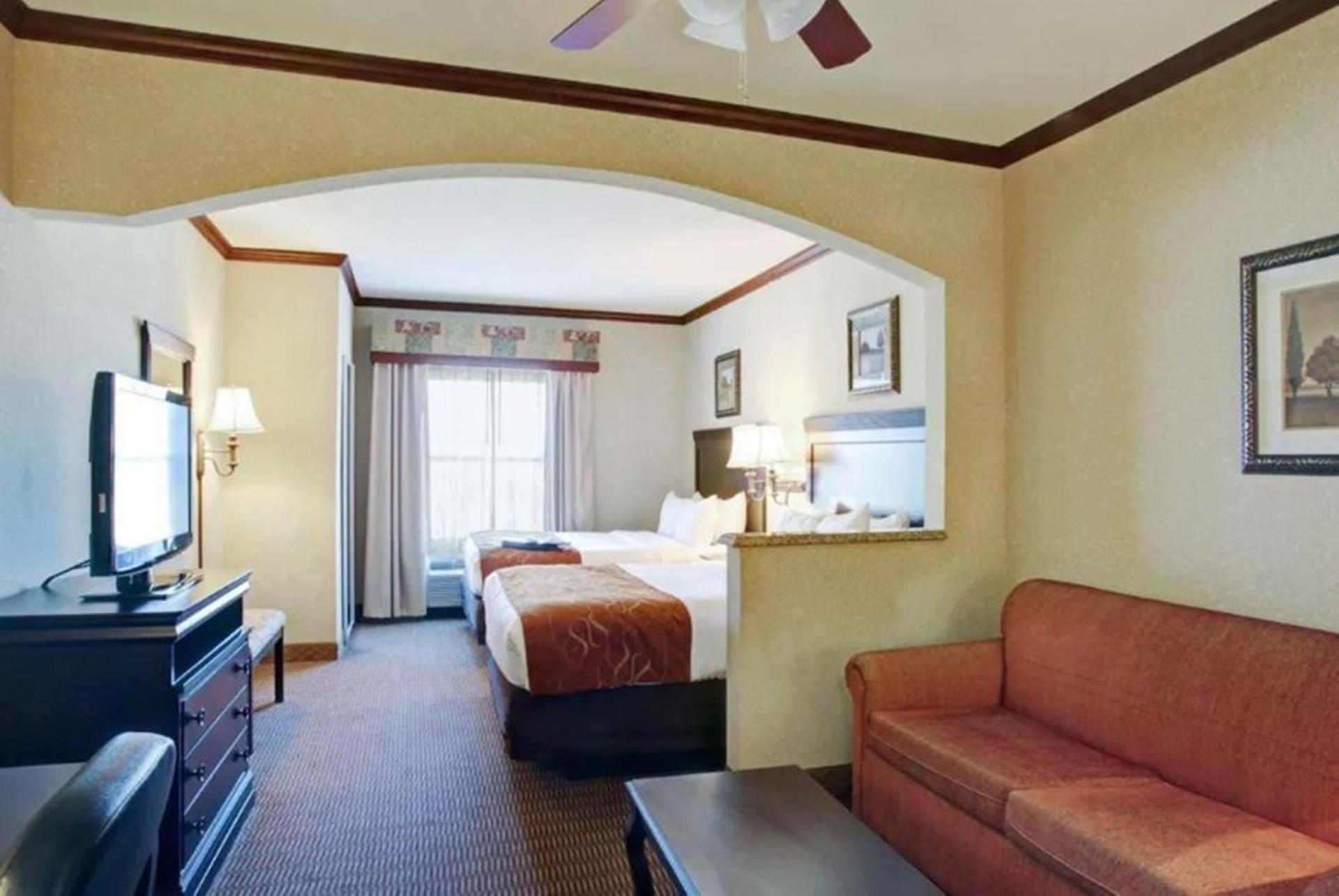Comfort Suites University Drive photo 42