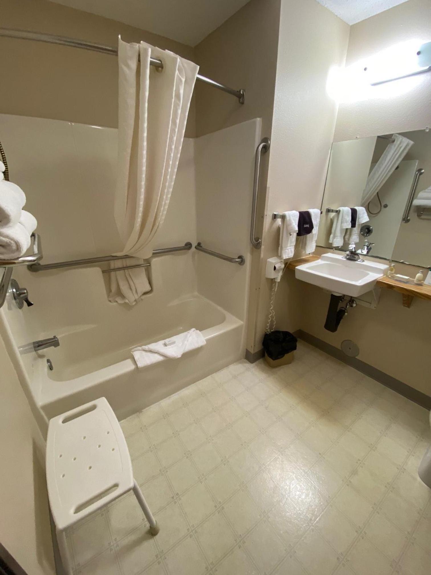Boarders Inn & Suites by Cobblestone Hotels - Broken Bow photo 23