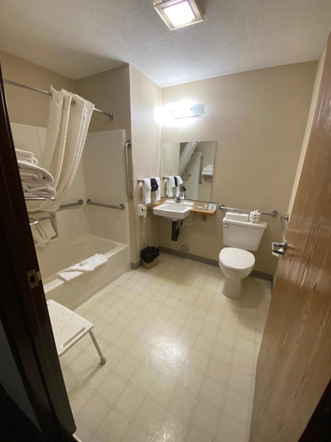 Boarders Inn & Suites by Cobblestone Hotels - Broken Bow photo 22