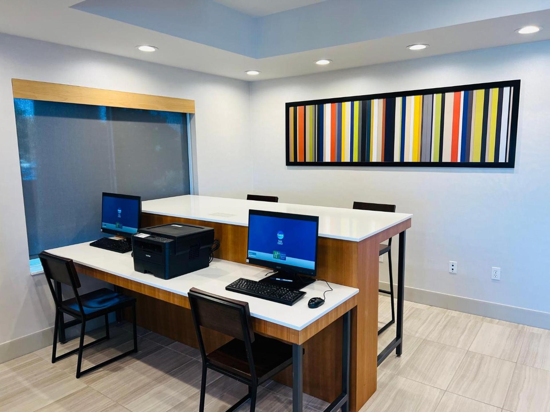 Holiday Inn Express & Suites Salinas by IHG photo 9