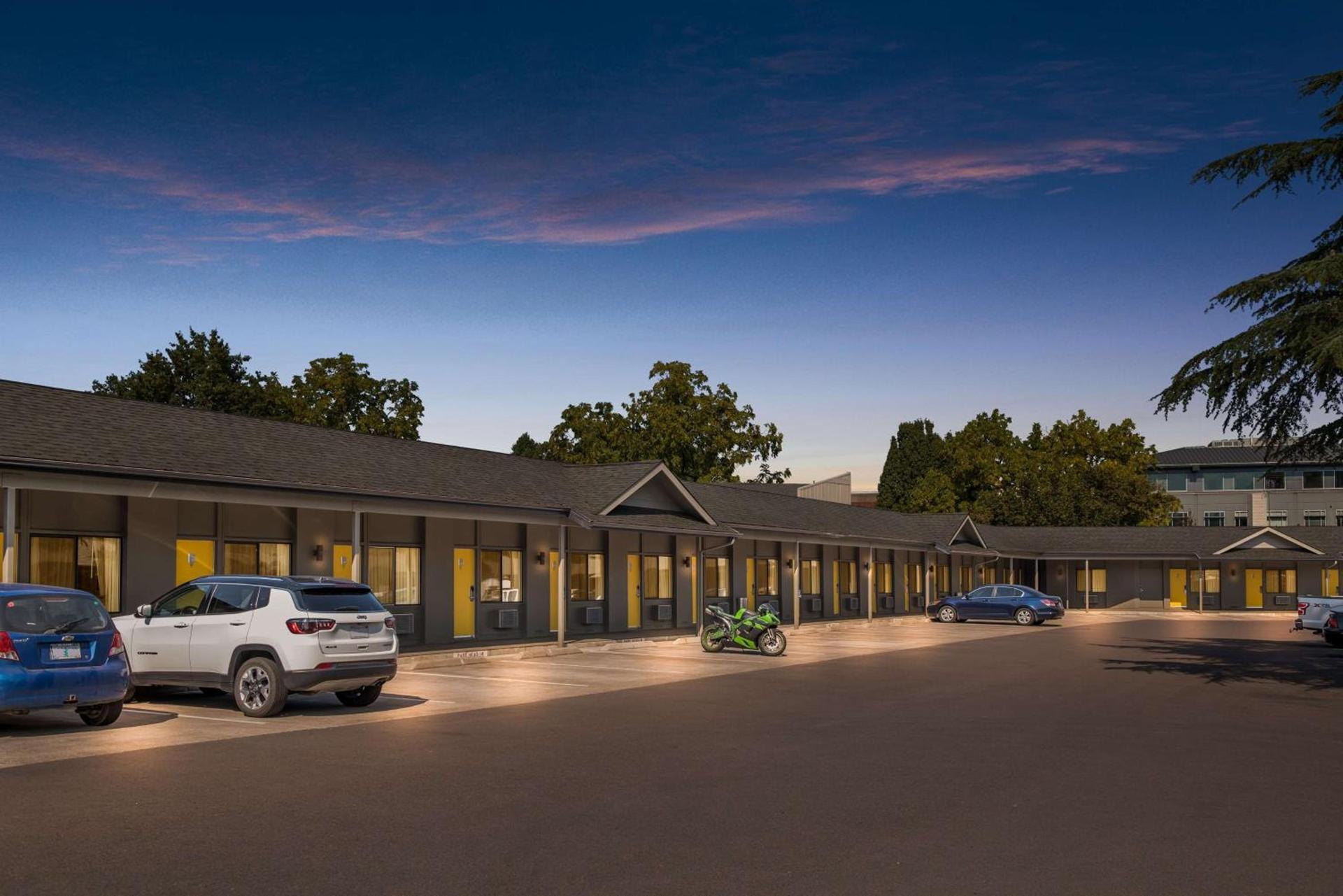 Best Western New Oregon Motel photo 49