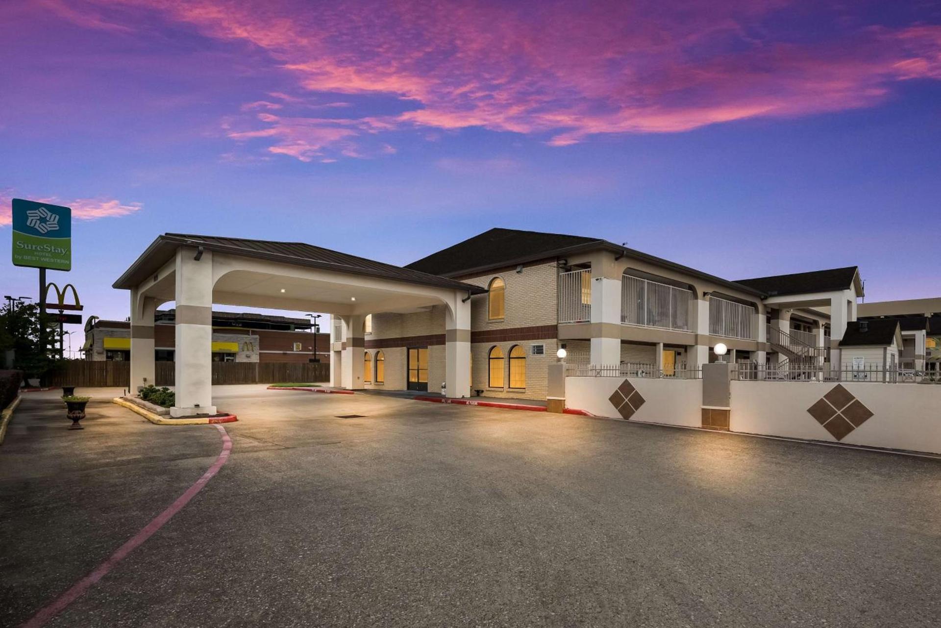 SureStay Hotel by Best Western Deer Park — hotel in Deer Park