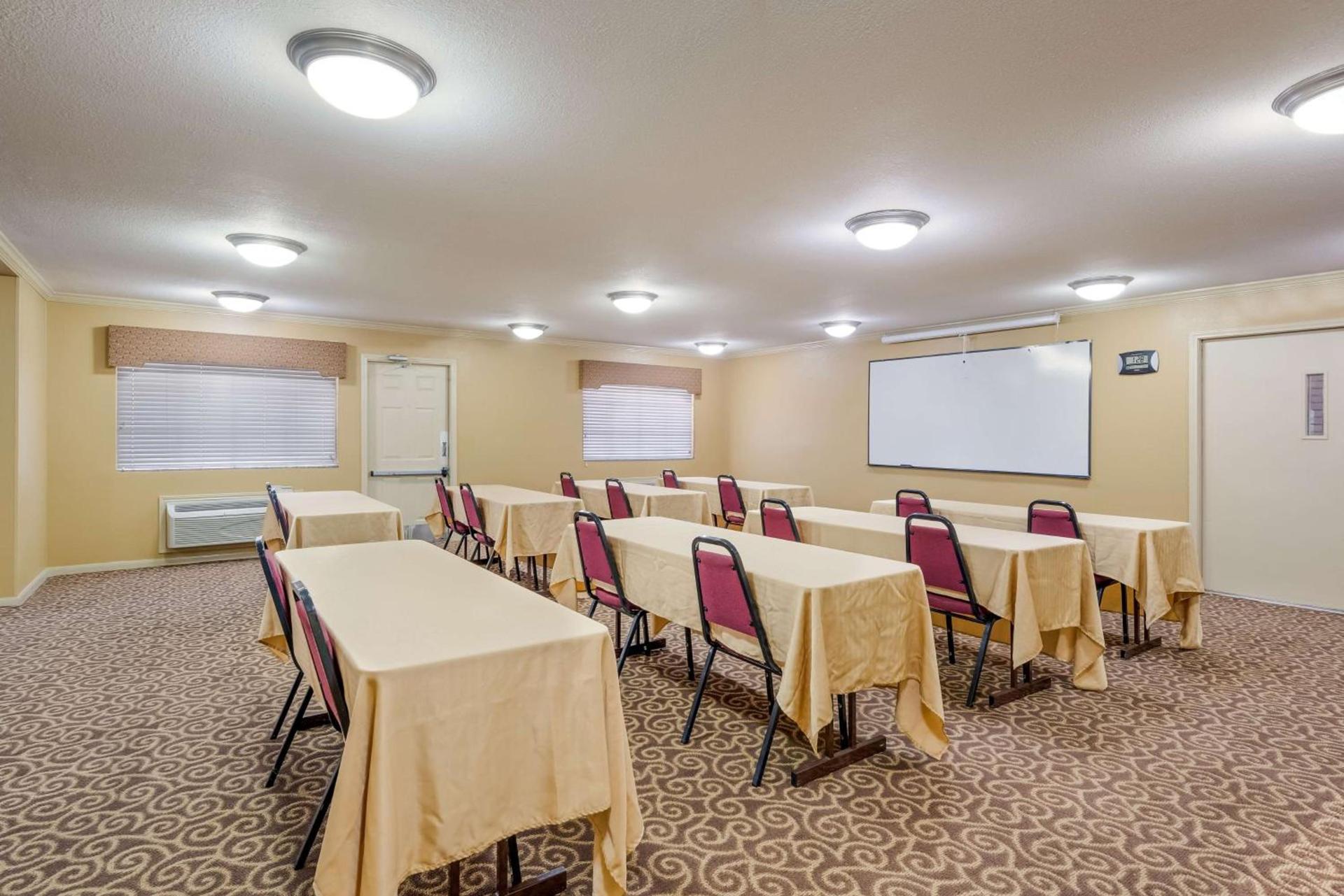 SureStay Hotel by Best Western Deer Park photo 35