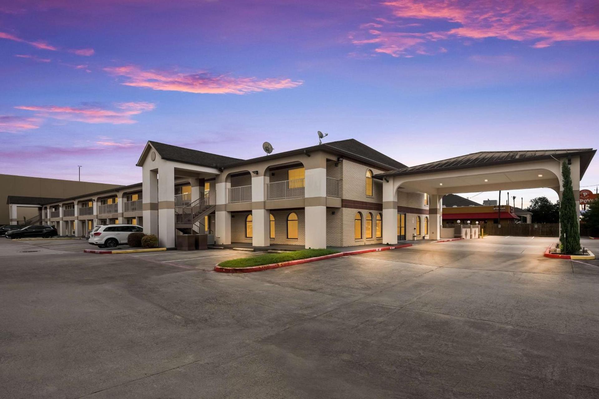 SureStay Hotel by Best Western Deer Park photo 32