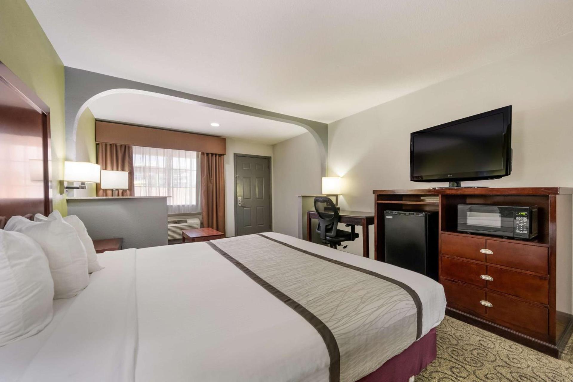 SureStay Hotel by Best Western Deer Park photo 17